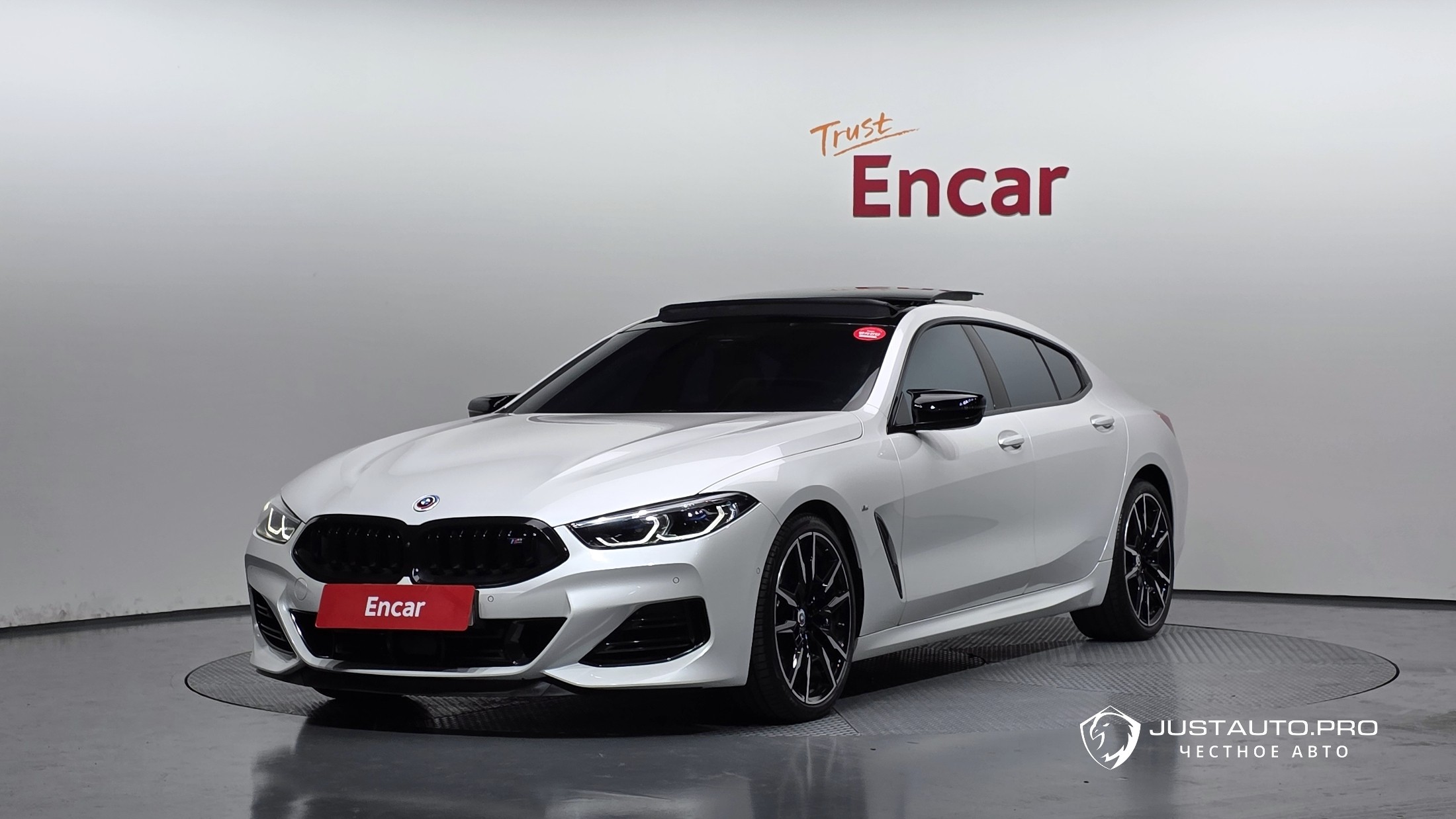 Автомобиль BMW 8-Series