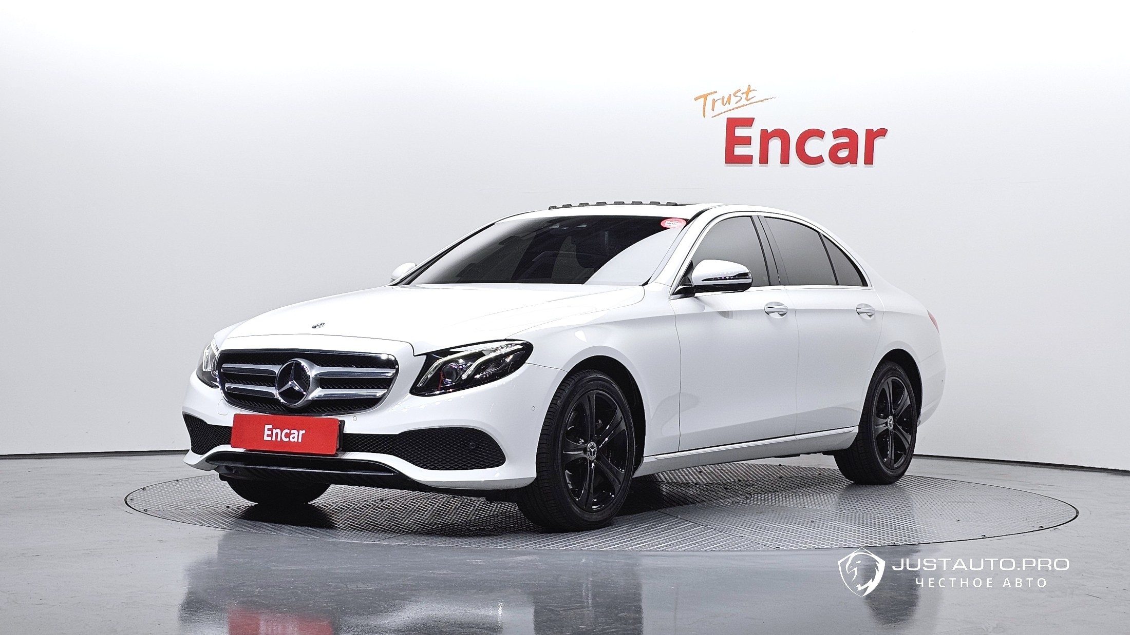 Автомобиль Mercedes-Benz E-Class