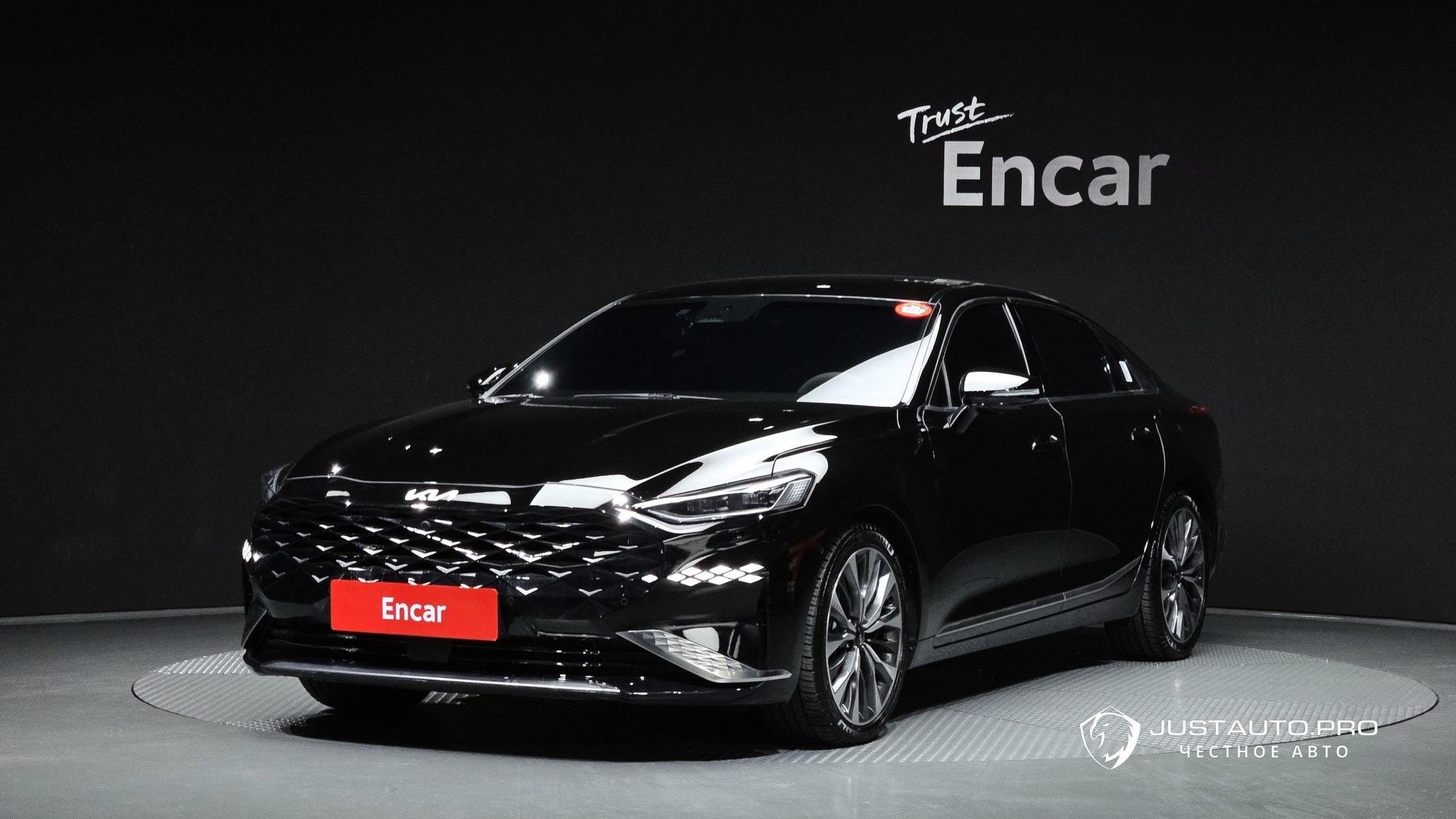 Автомобиль Kia K8