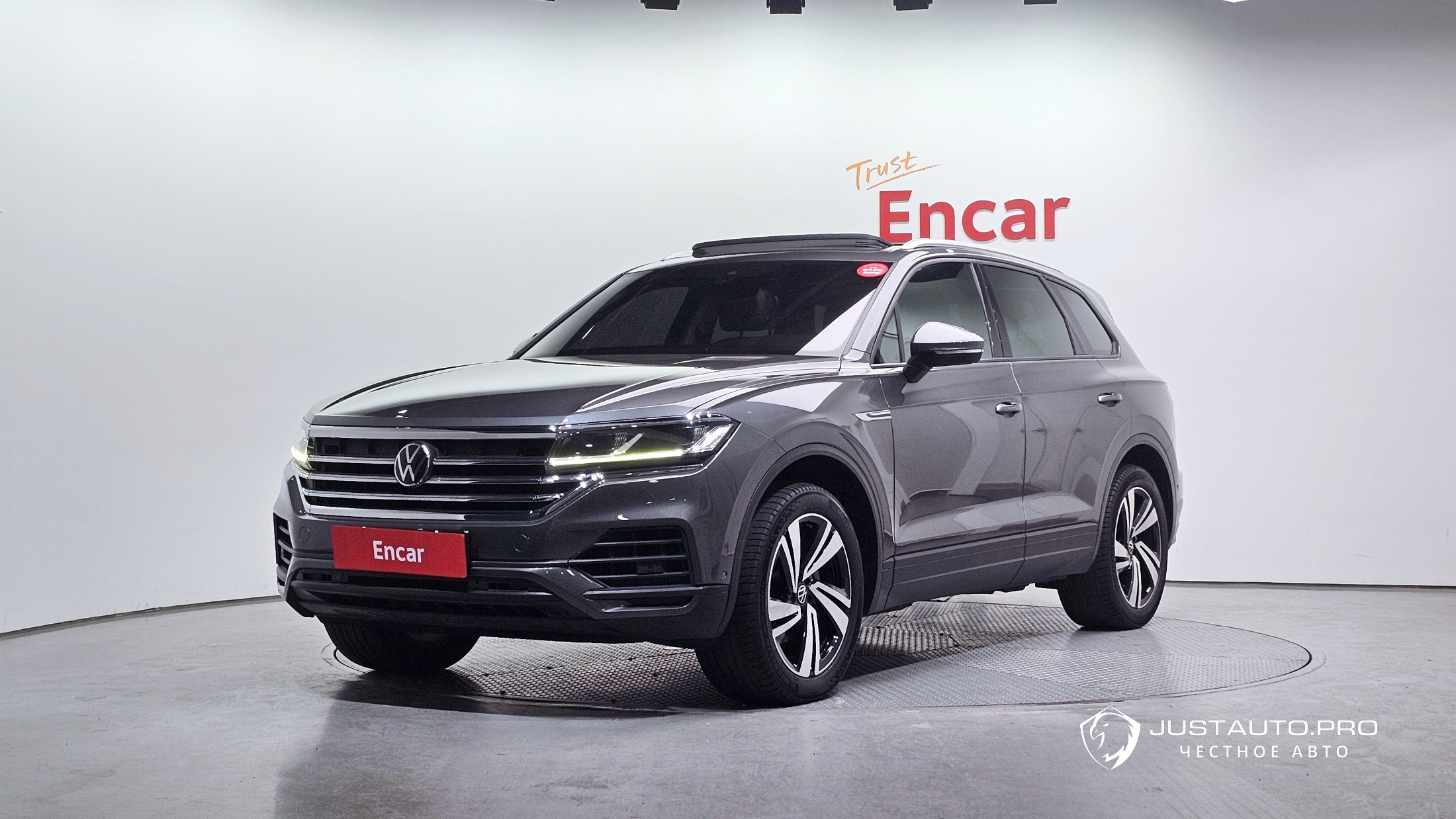 Автомобиль Volkswagen Touareg