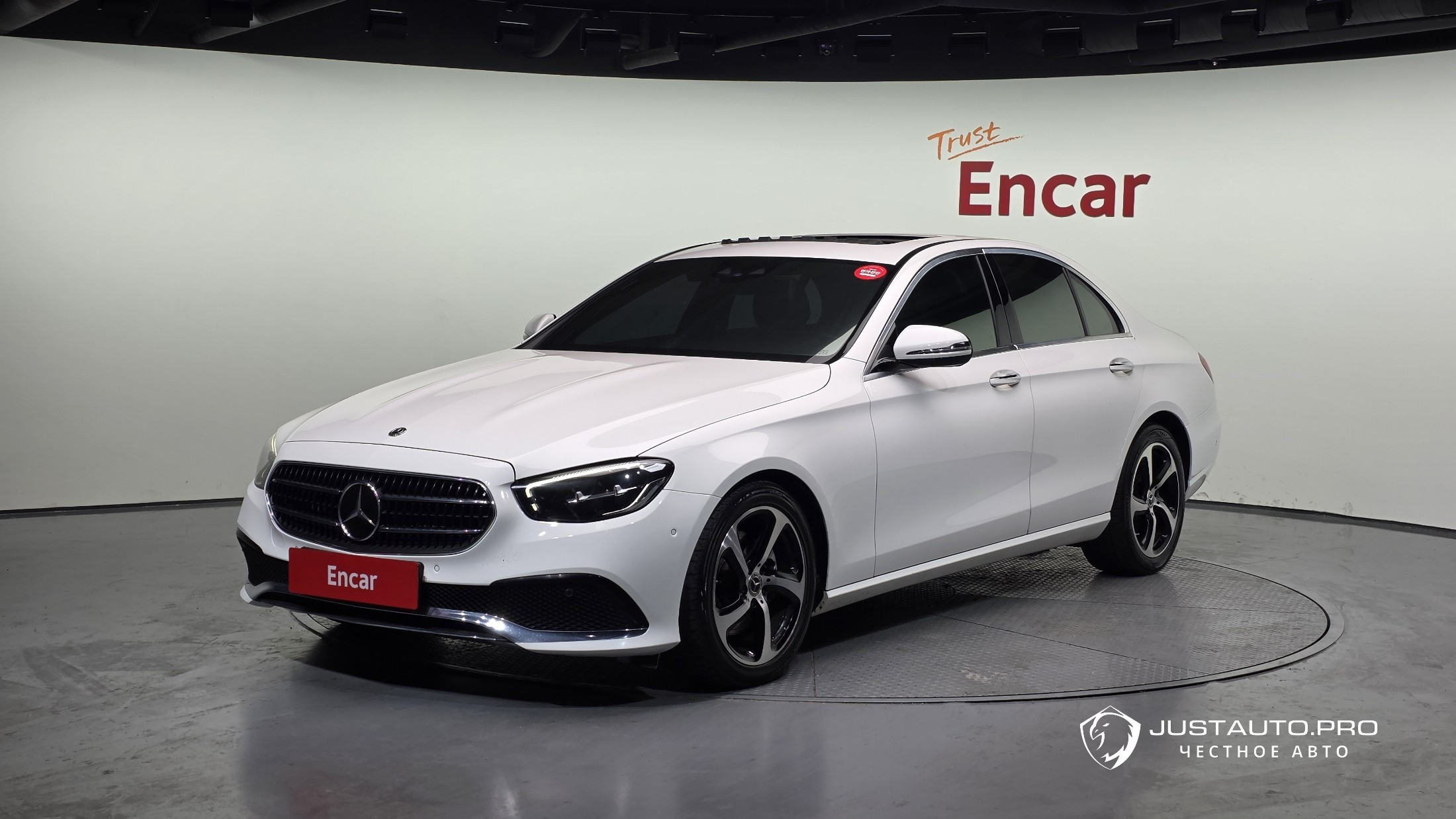 Автомобиль Mercedes-Benz E-Class