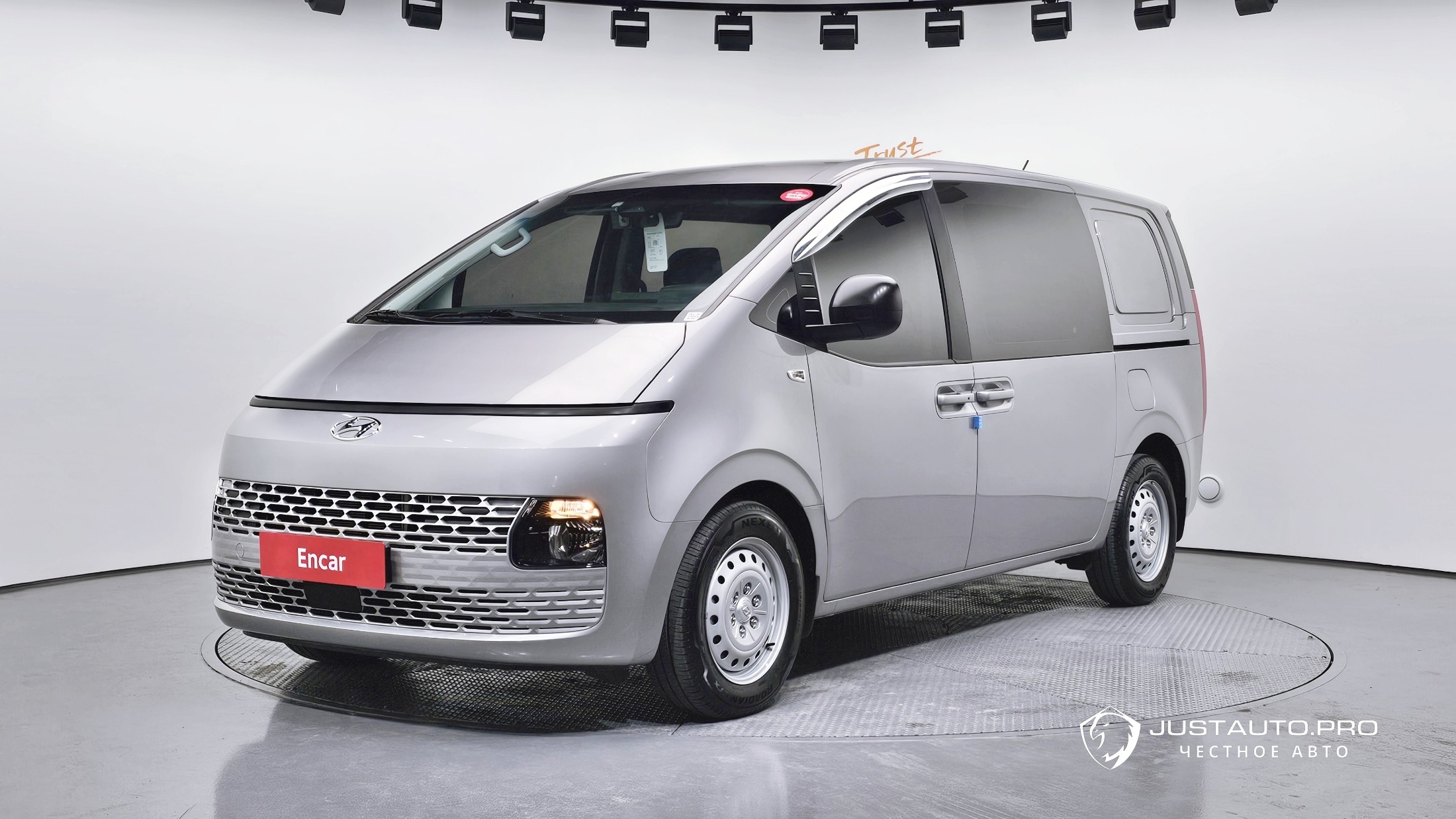 Автомобиль Hyundai Staria