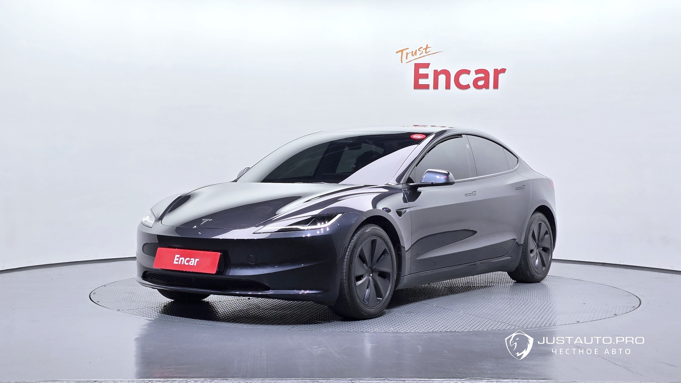 Автомобиль Tesla Model 3