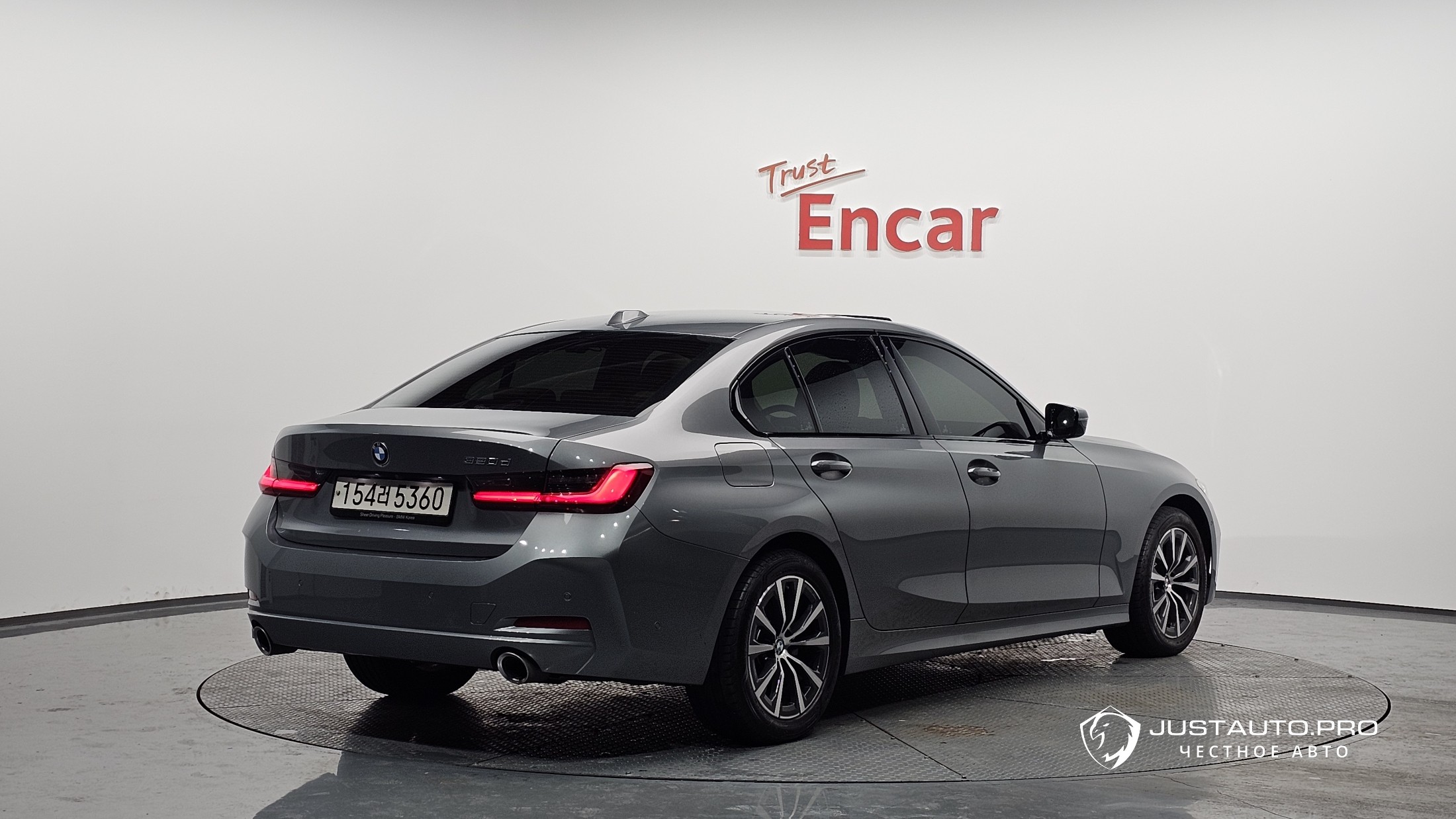 Автомобиль BMW 3-Series