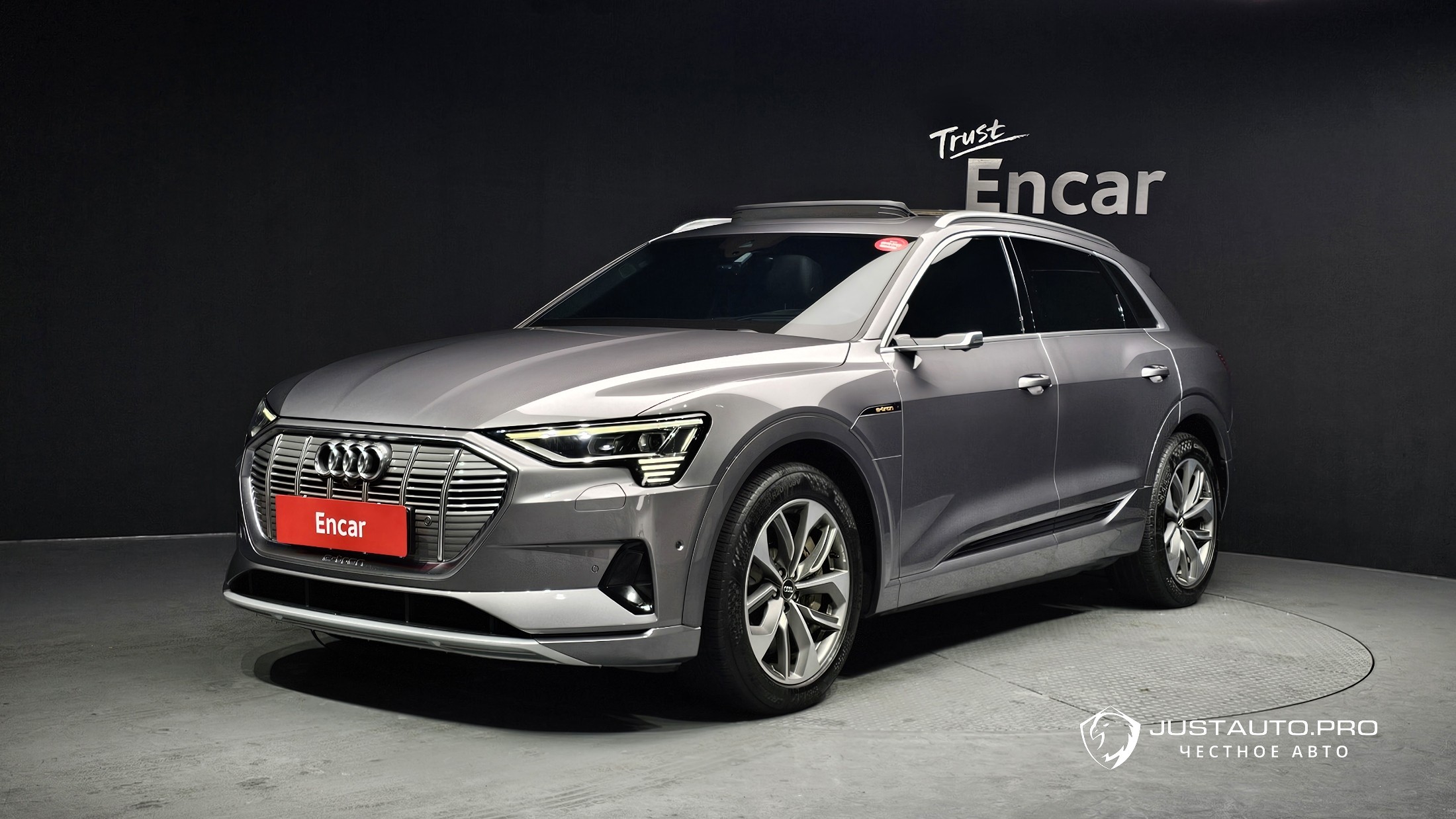 Автомобиль Audi e-tron