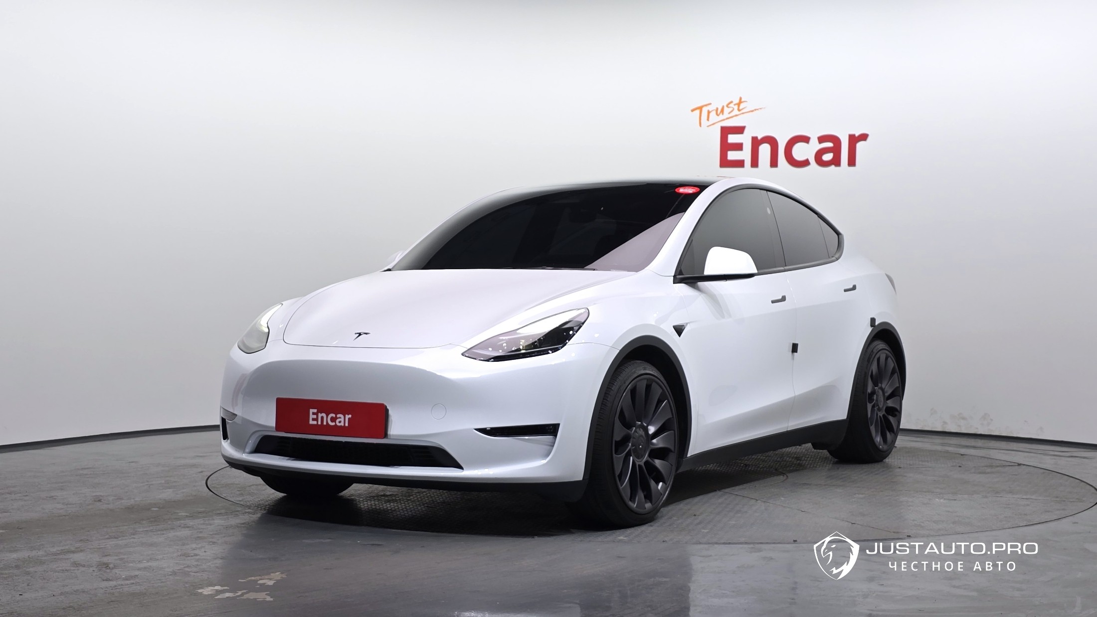 Автомобиль Tesla Model Y
