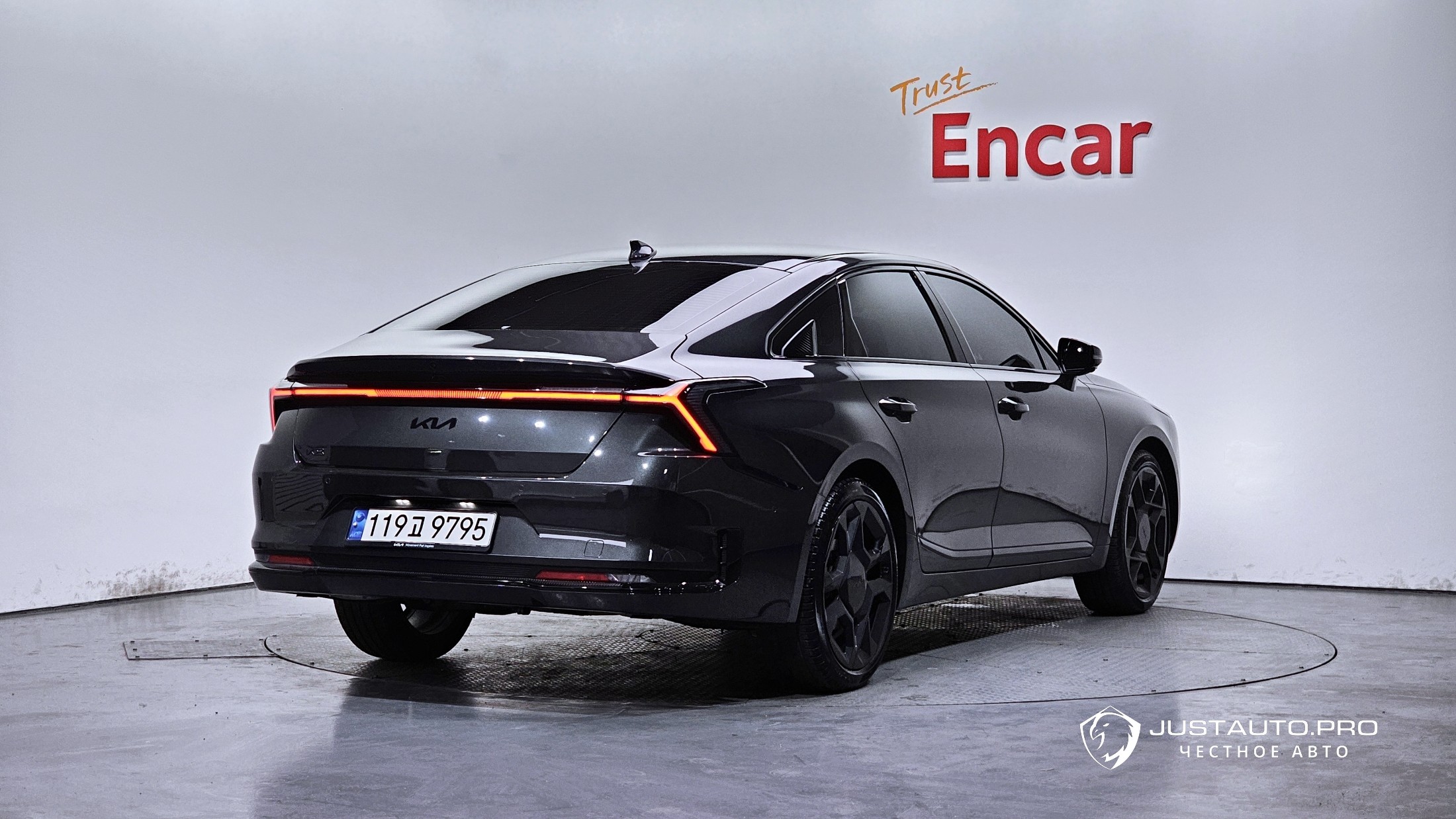 Автомобиль Kia K8
