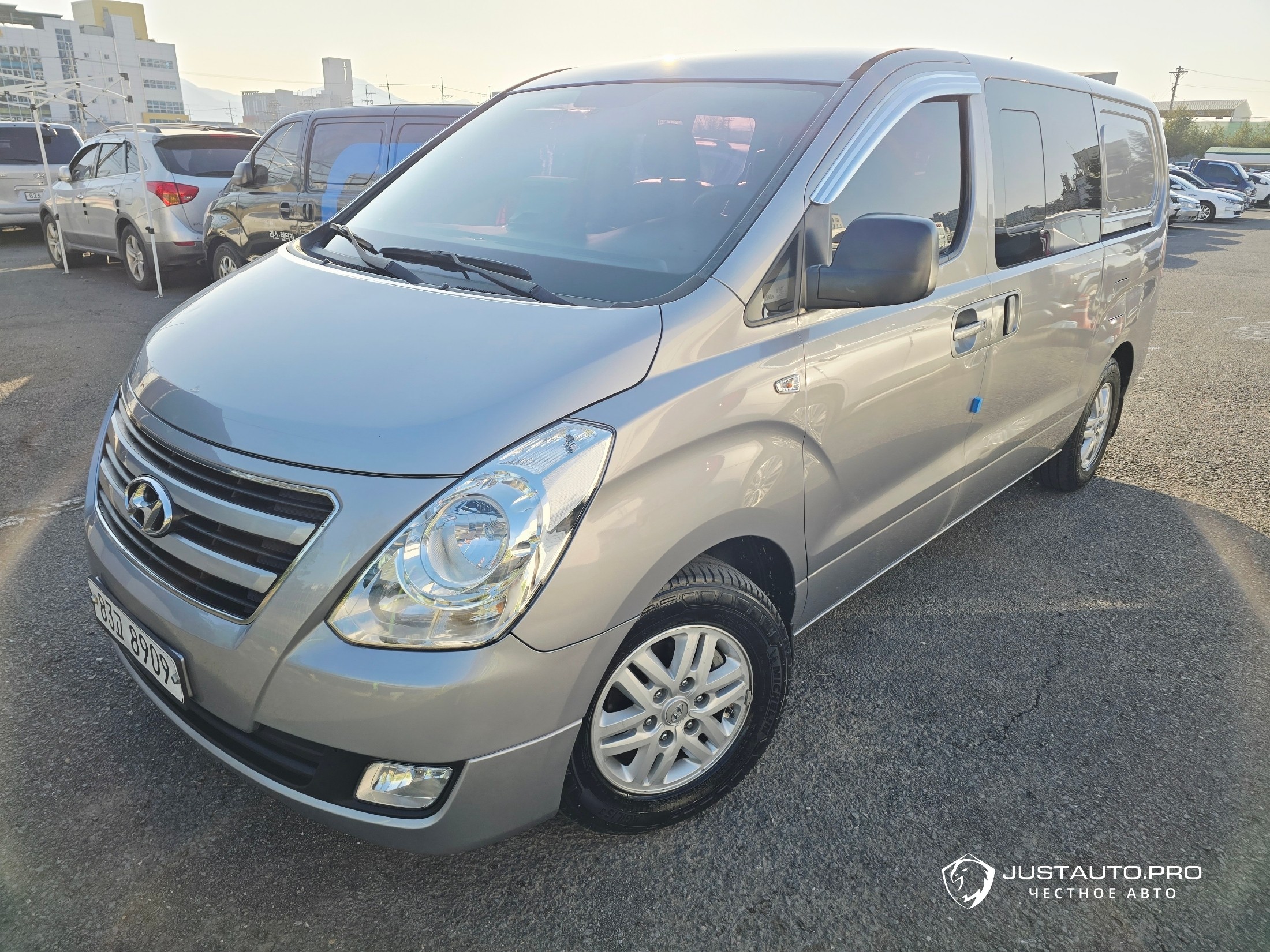 Автомобиль Hyundai Starex