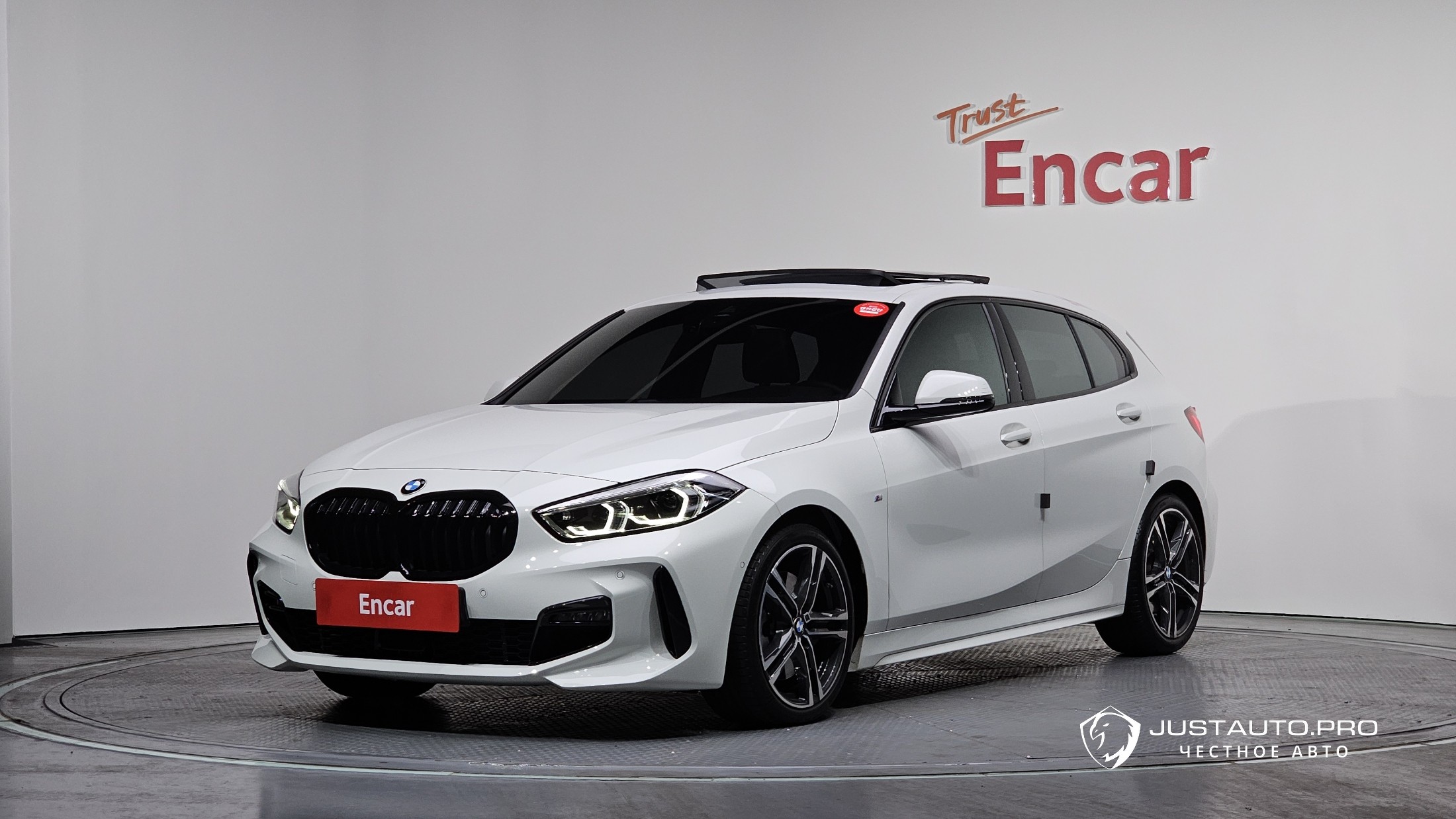 Автомобиль BMW 1-Series