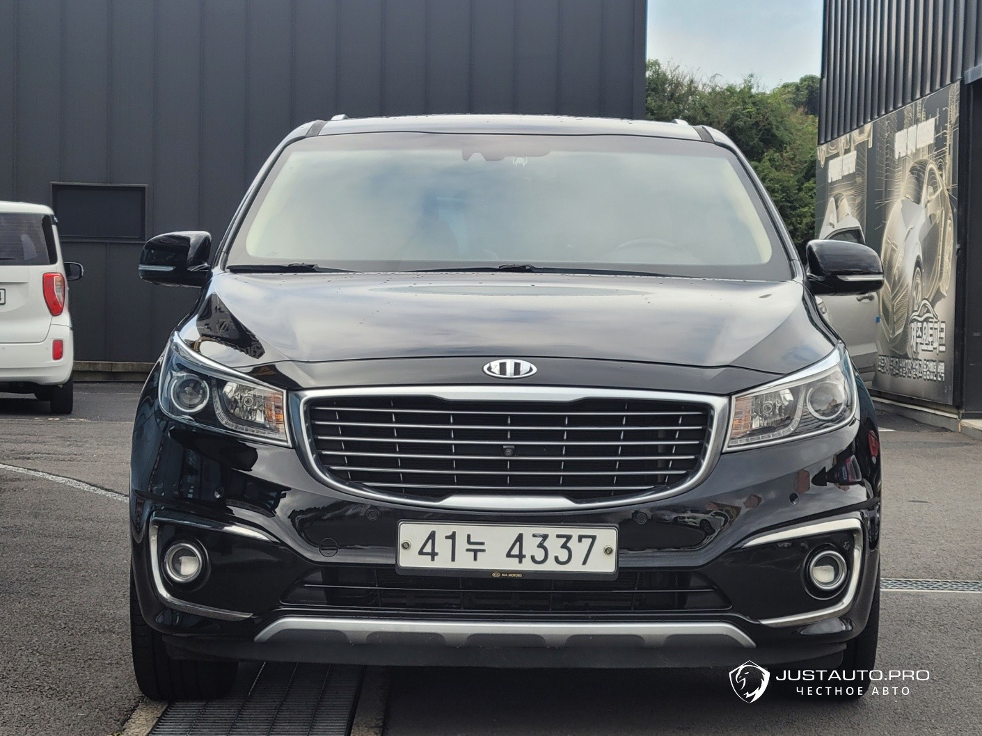 Автомобиль Kia Canival