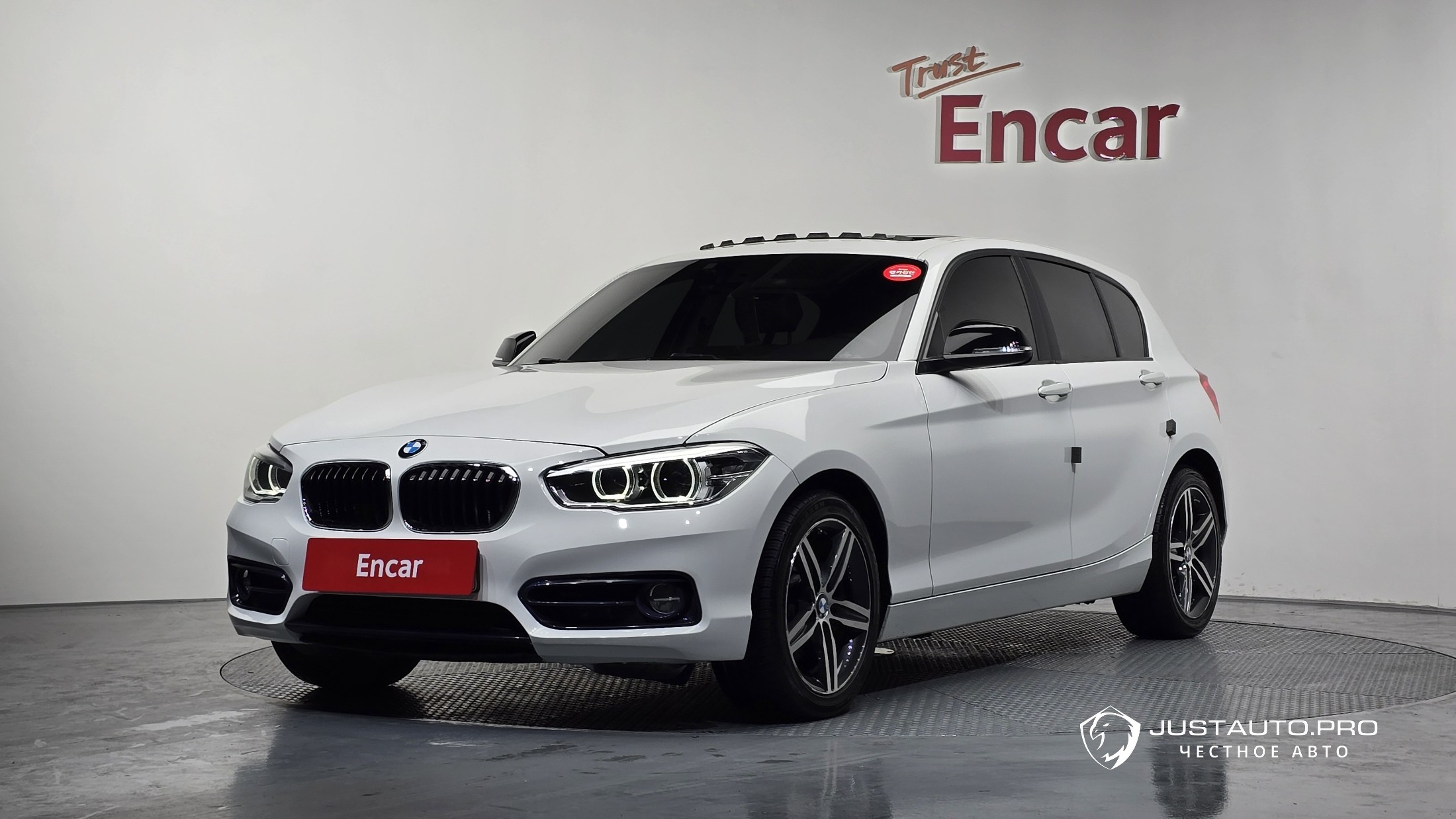 Автомобиль BMW 1-Series