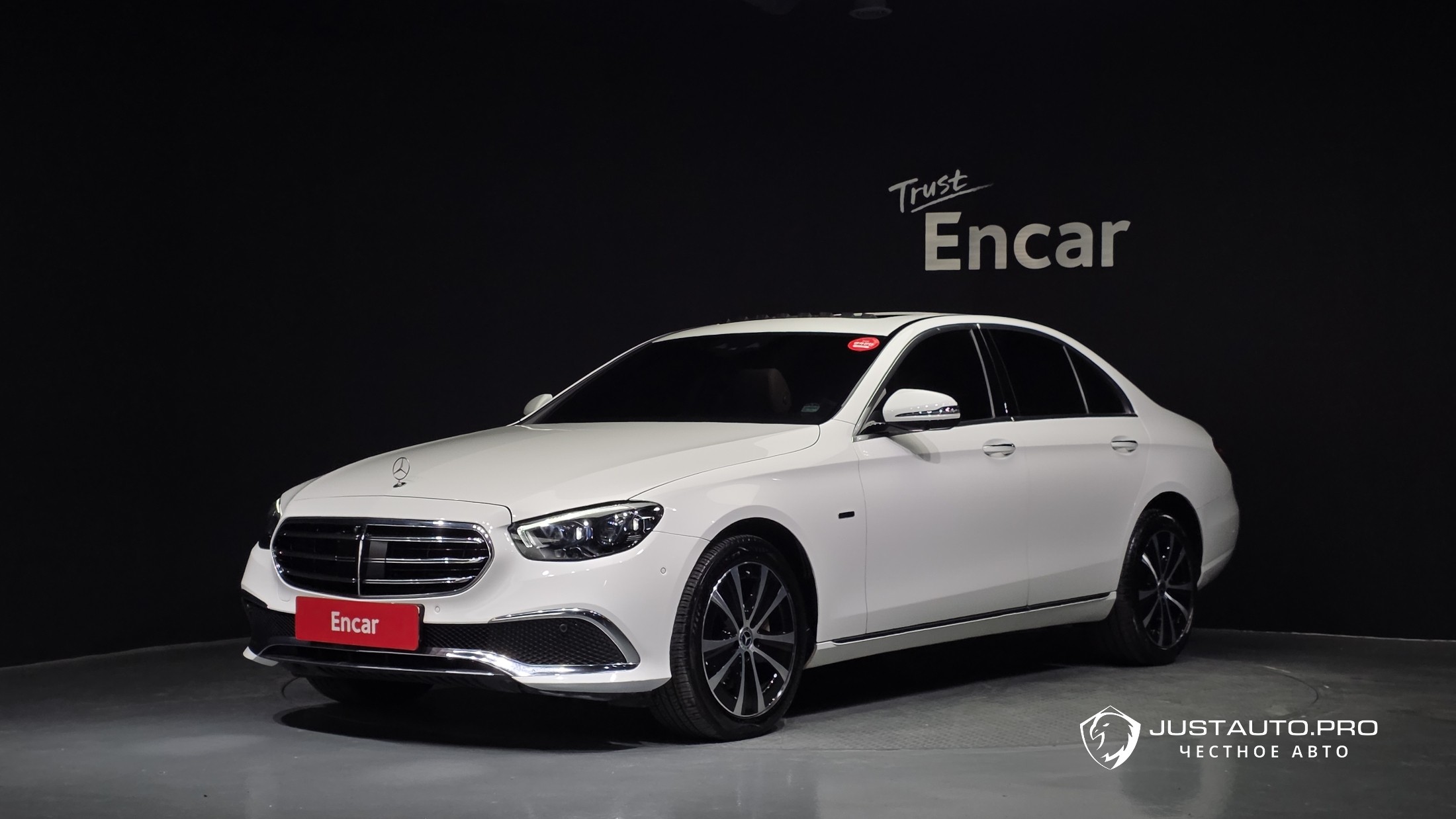 Автомобиль Mercedes-Benz E-Class