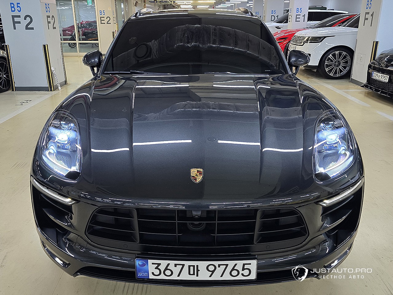 Автомобиль Porsche Macan