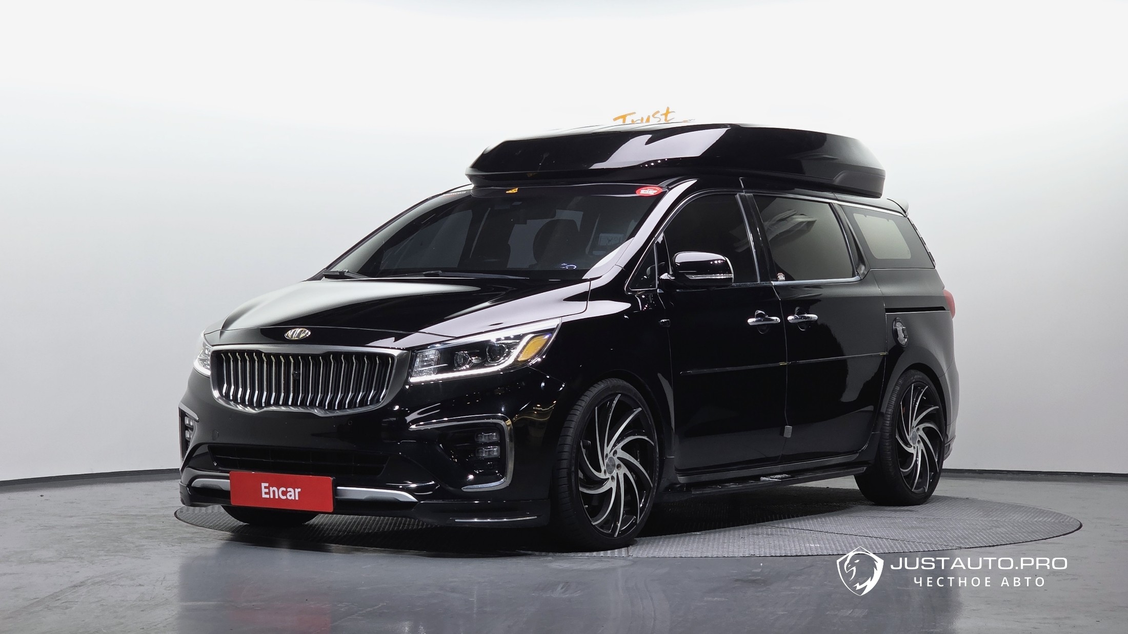 Автомобиль Kia Canival