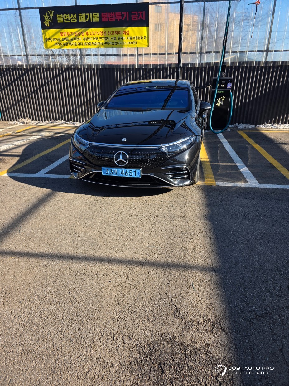 Автомобиль Mercedes-Benz EQS