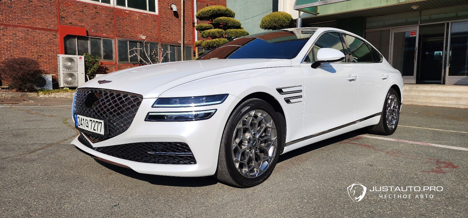 Автомобиль Genesis G80