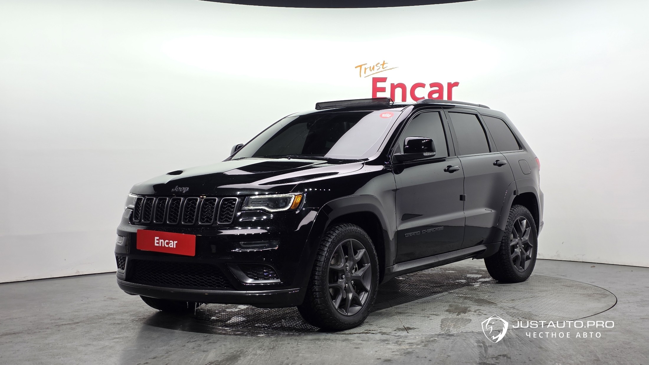 Автомобиль Jeep Cherokee