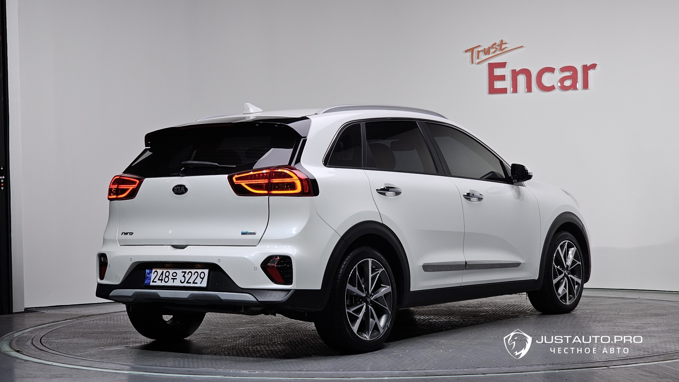 Автомобиль Kia Niro