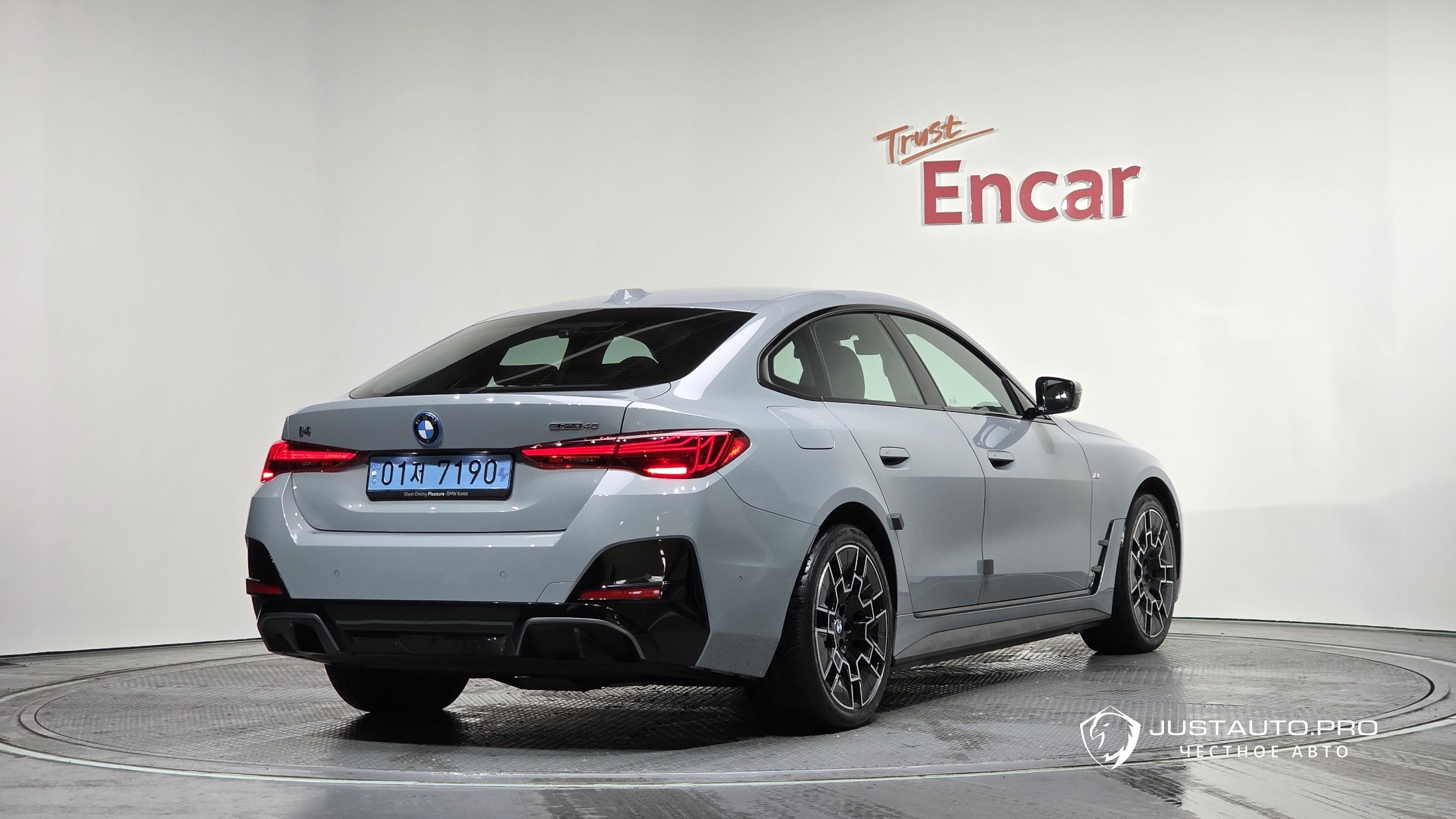 Автомобиль BMW i4