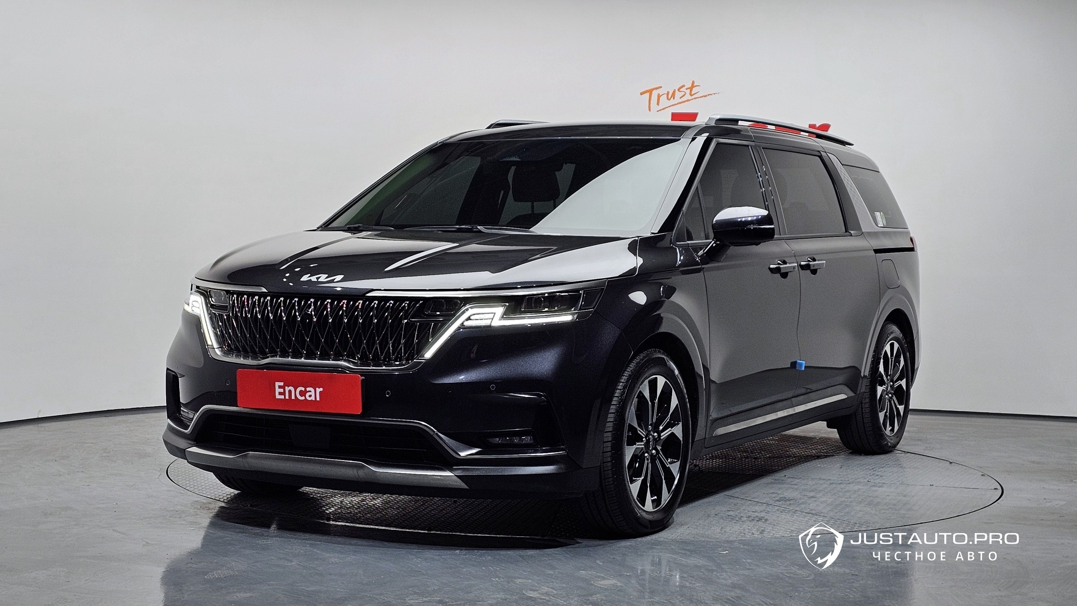 Автомобиль Kia Canival