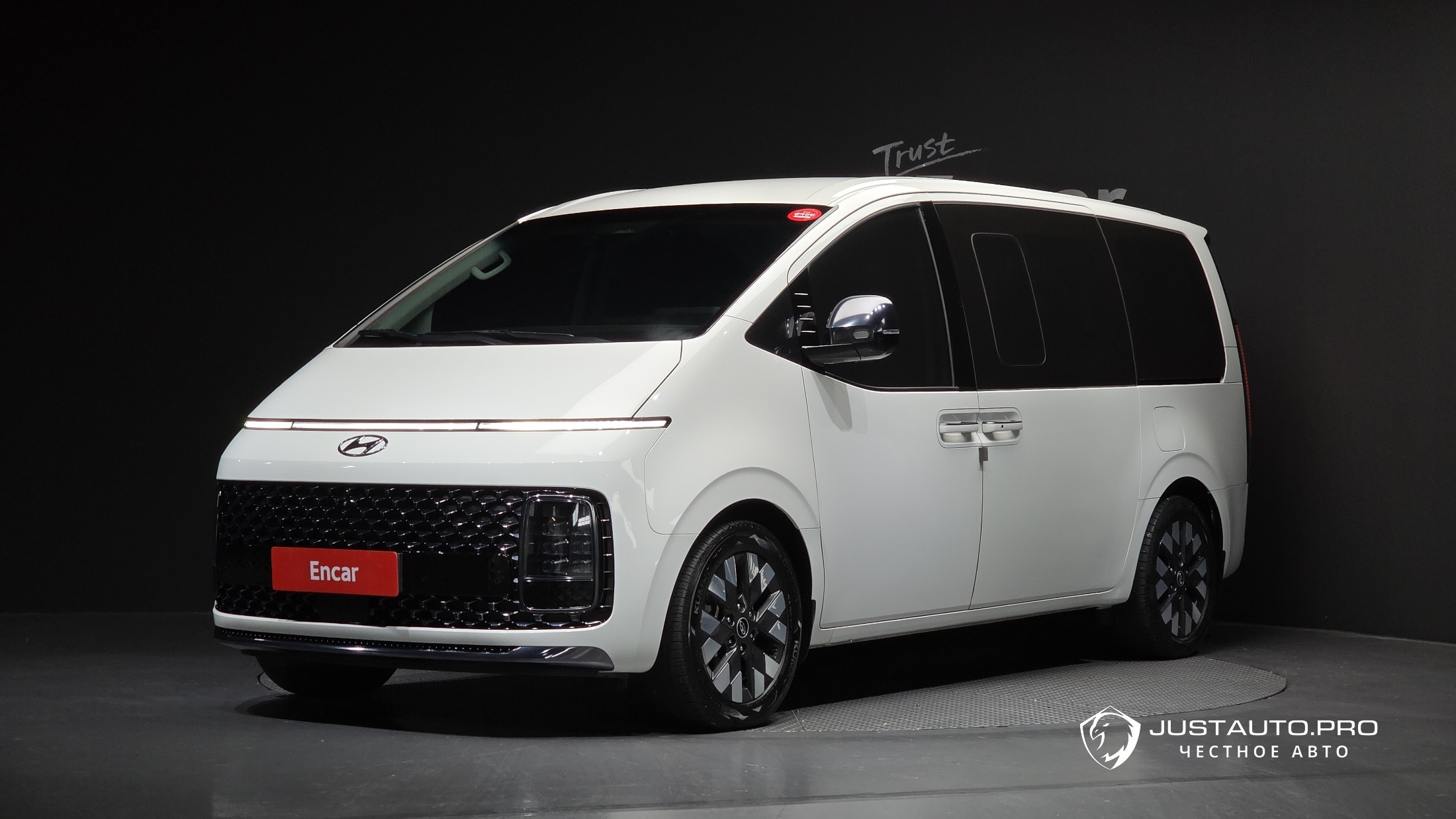 Автомобиль Hyundai Staria