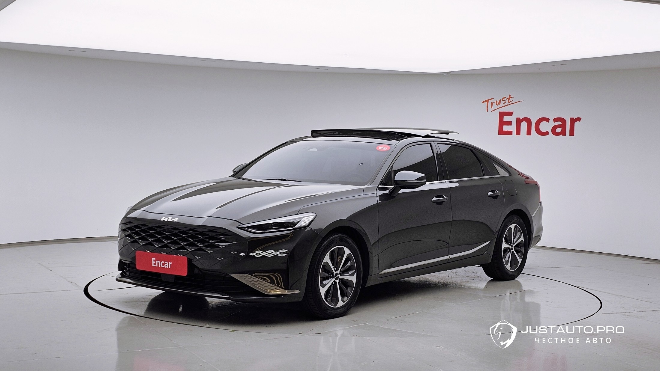 Автомобиль Kia K8