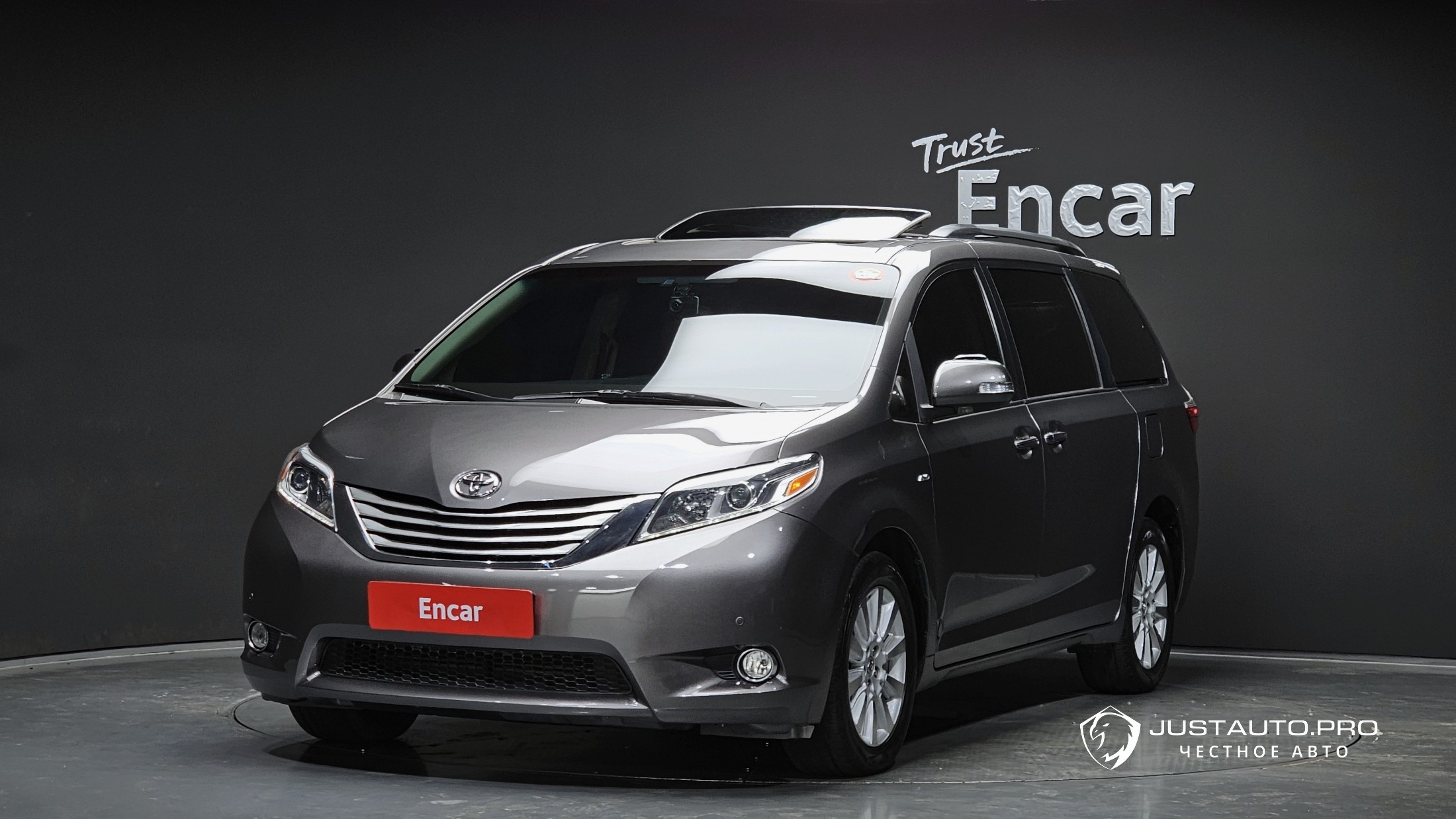 Автомобиль Toyota Sienna