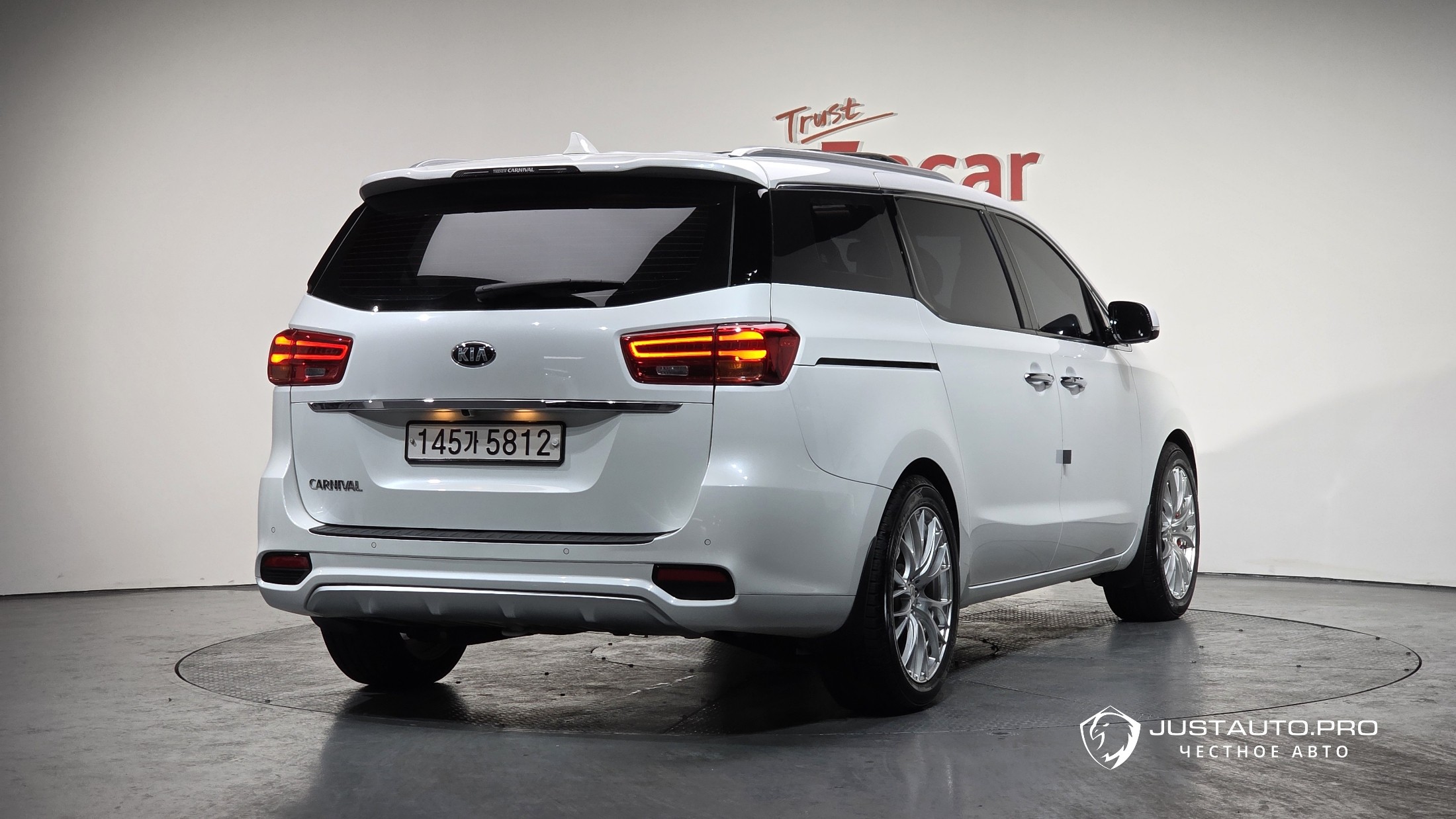 Автомобиль Kia Canival