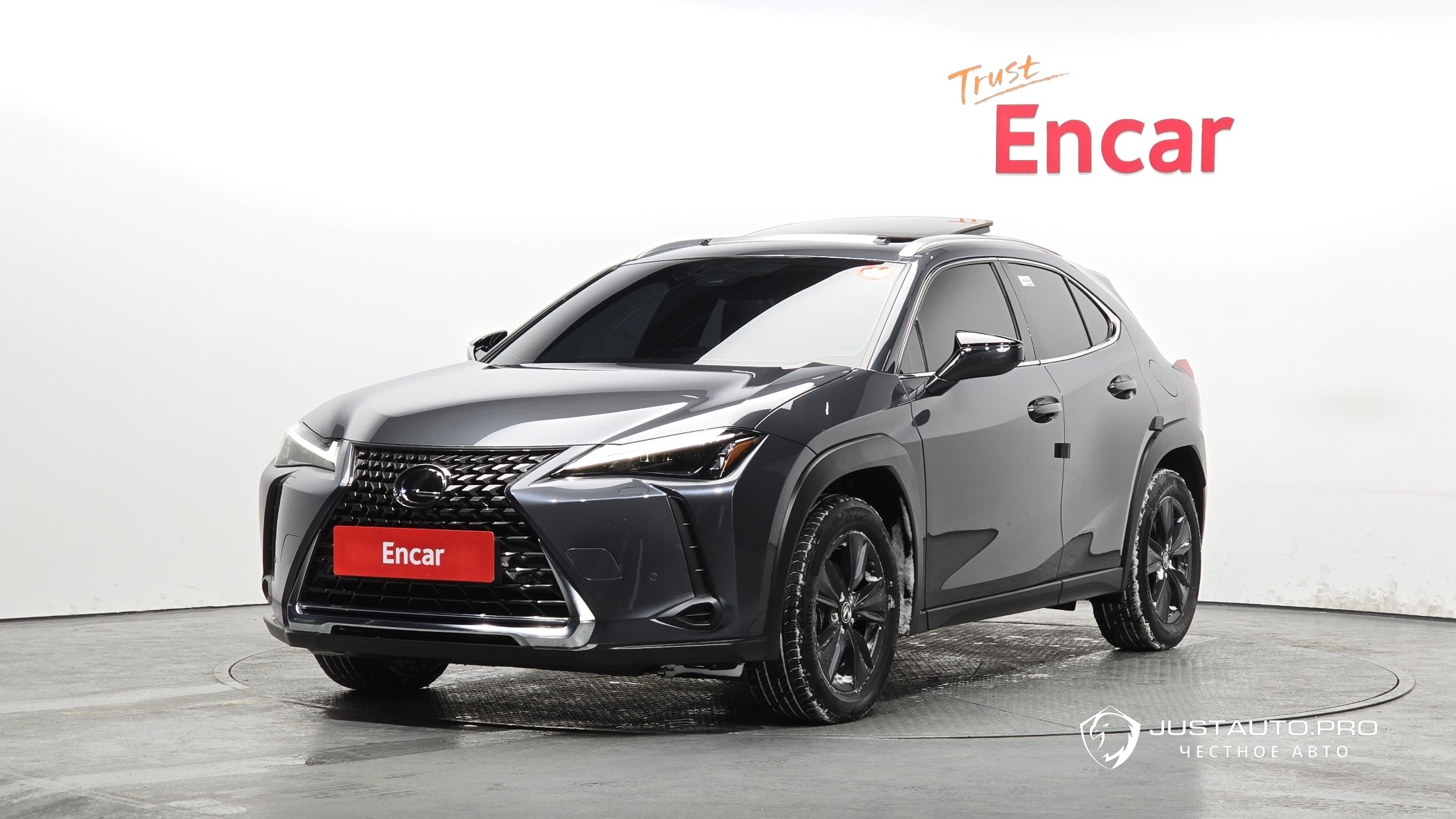 Автомобиль Lexus UX