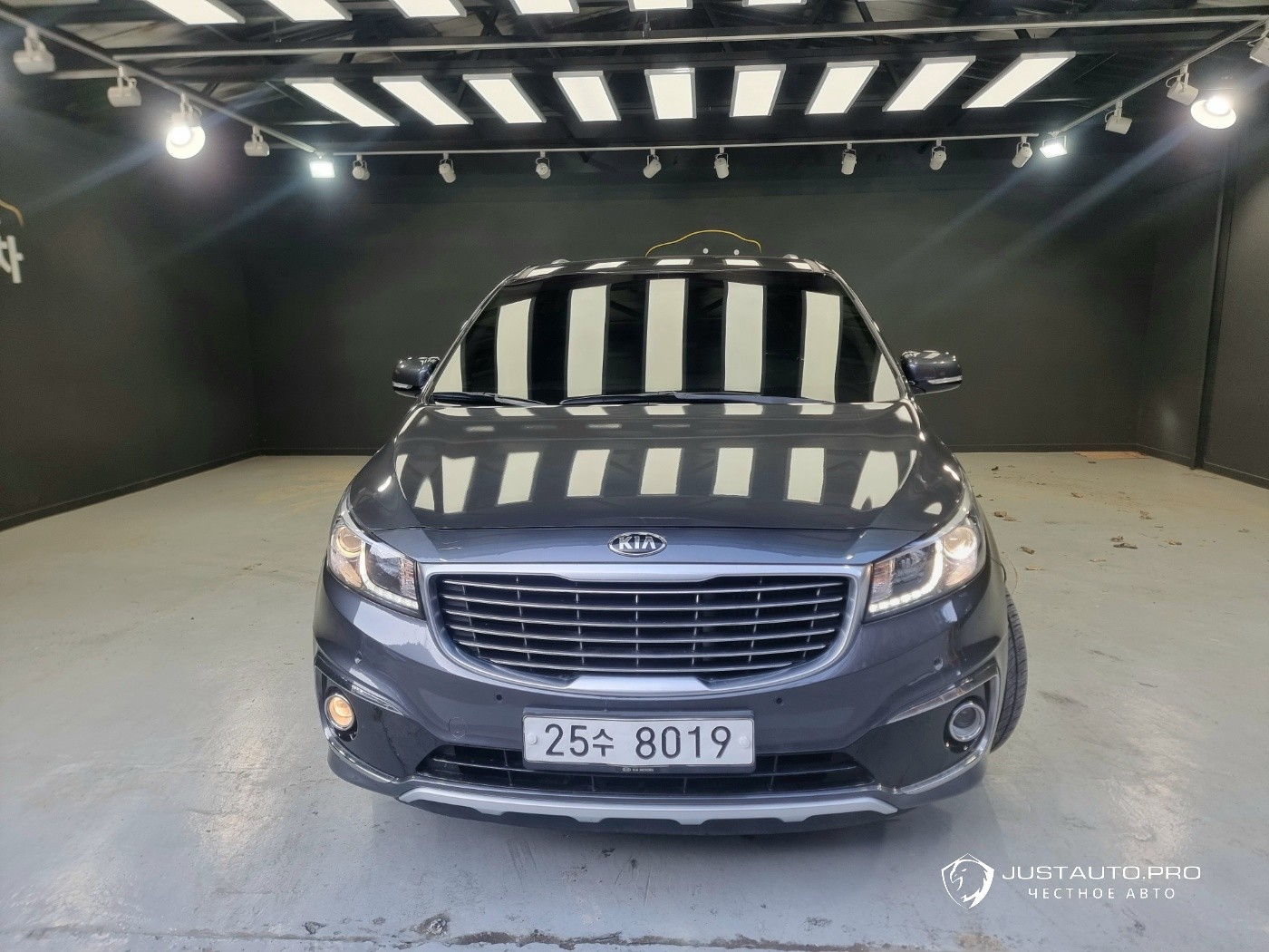 Автомобиль Kia Canival