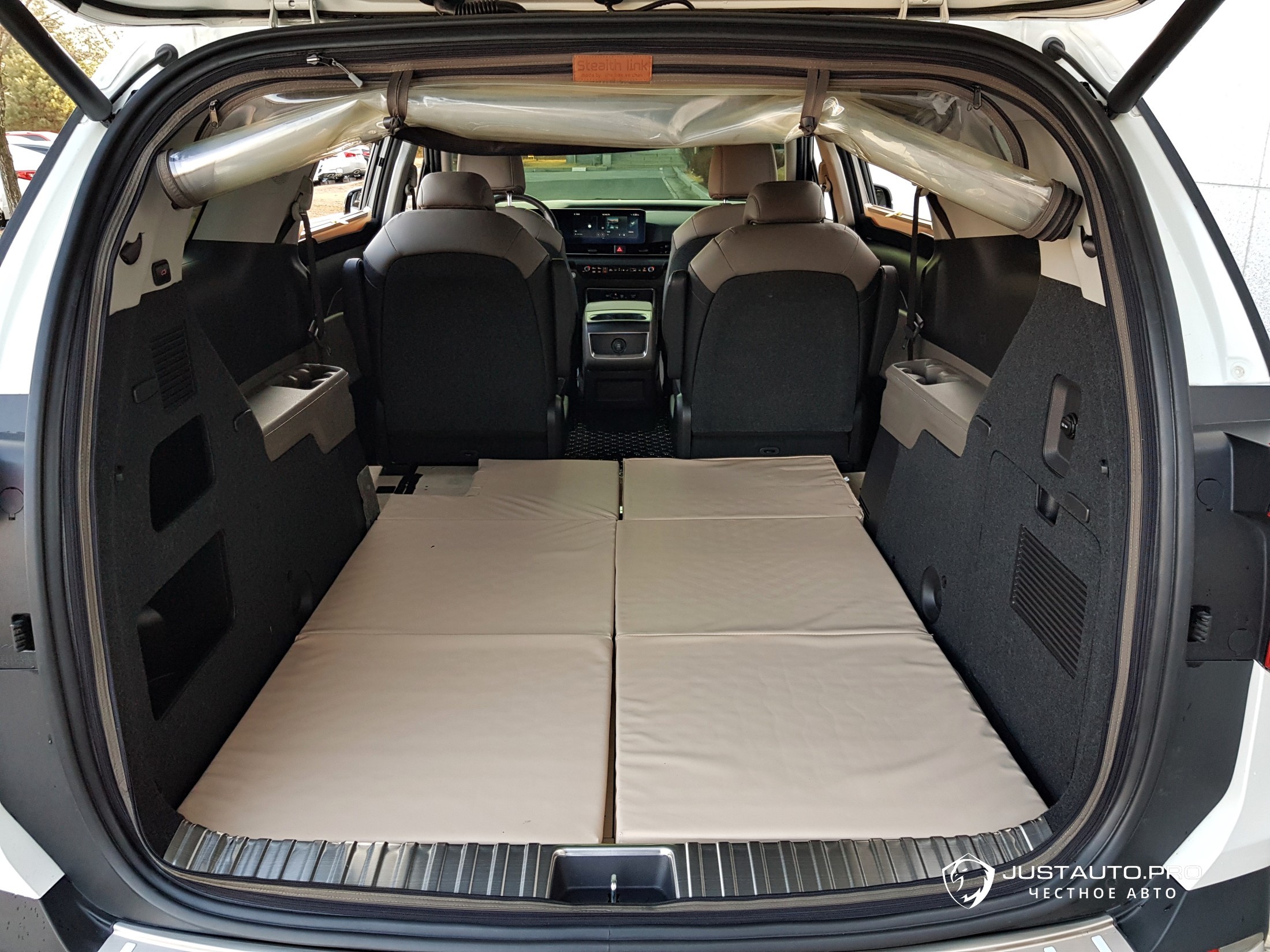 Автомобиль Kia Canival