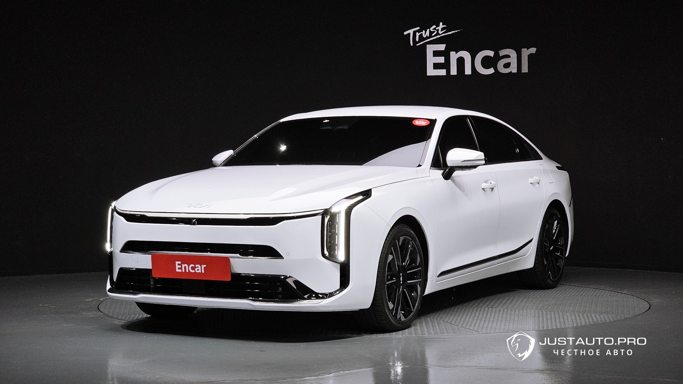 Автомобиль Kia K8