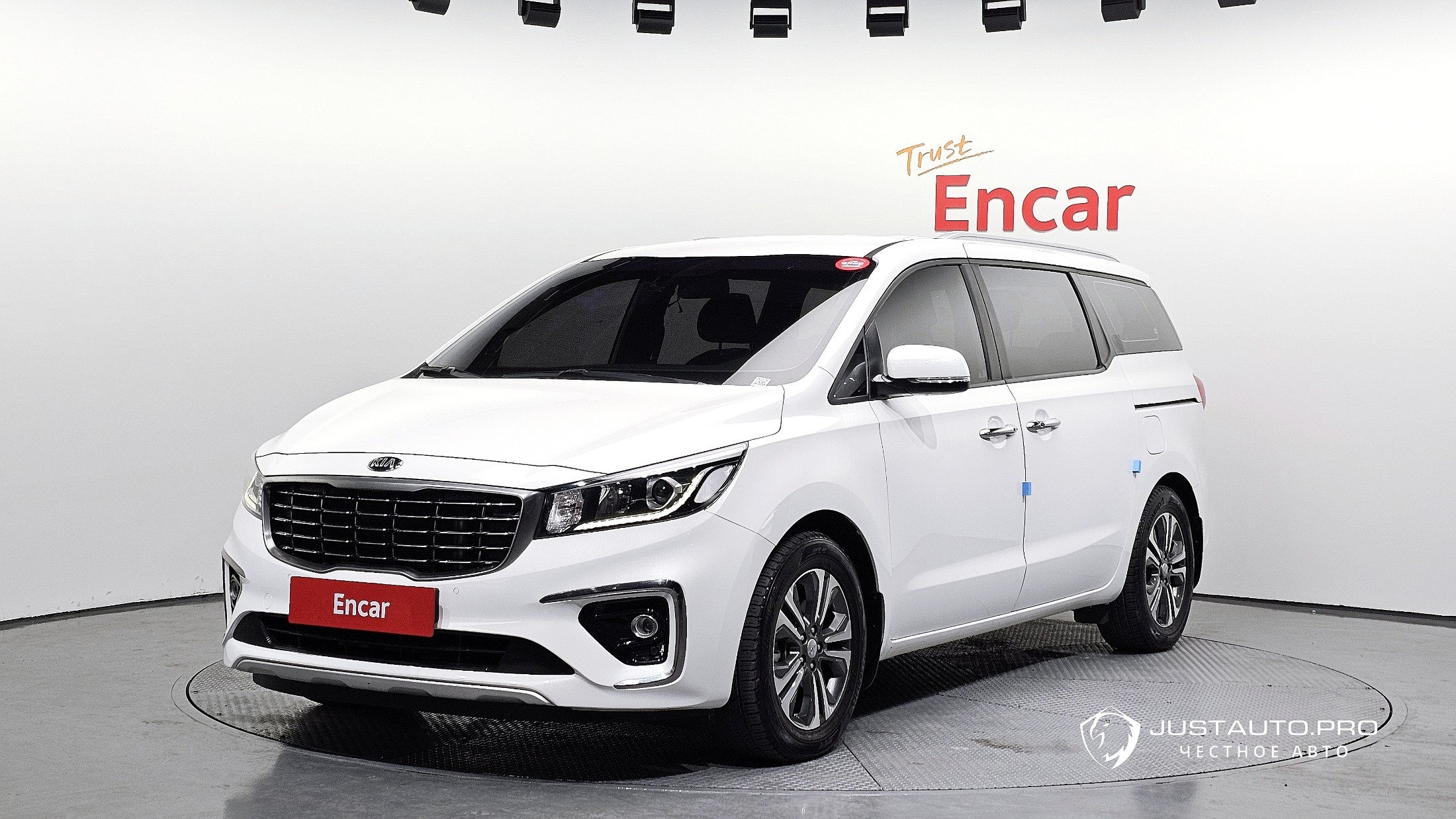 Автомобиль Kia Canival