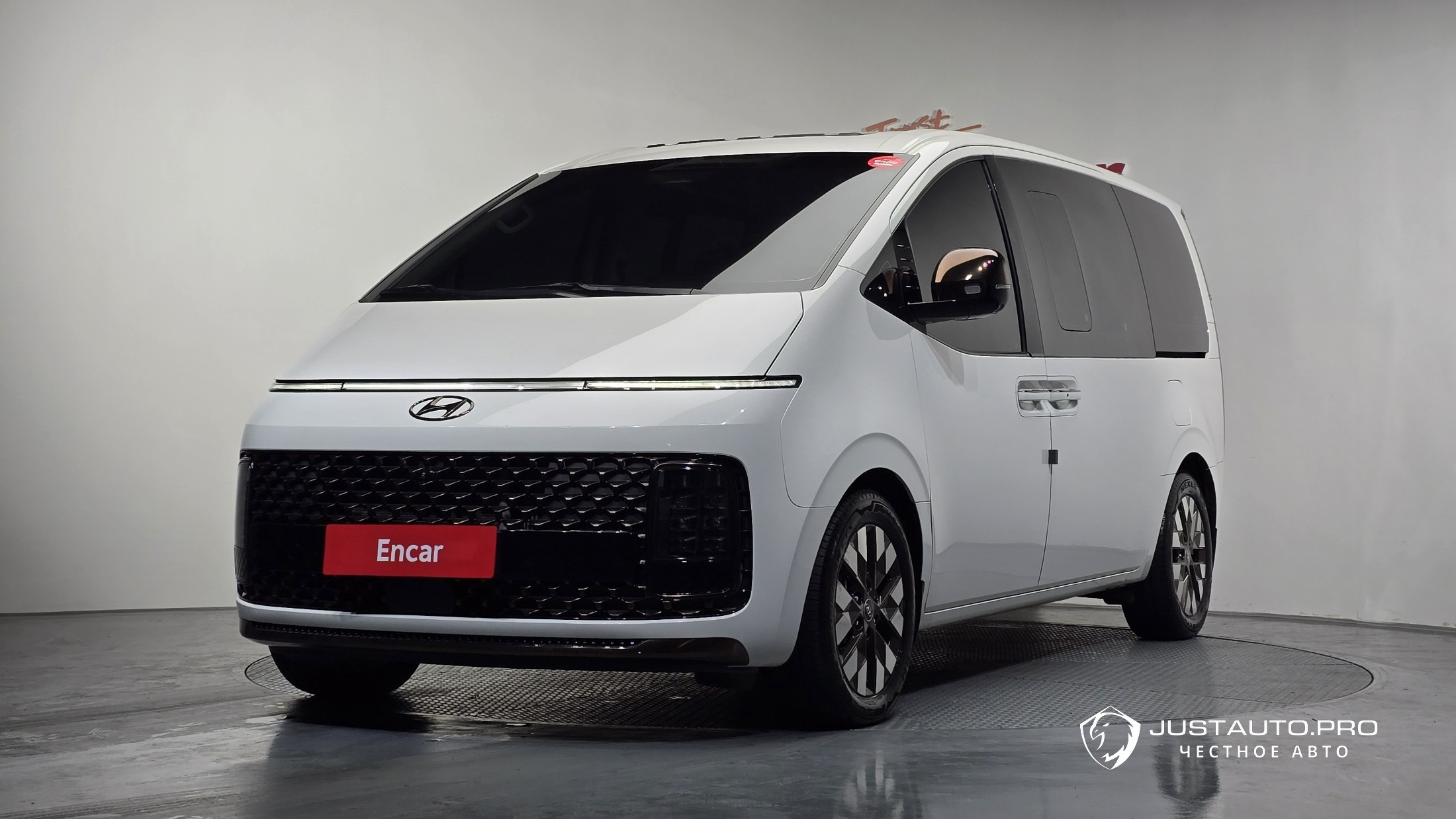 Автомобиль Hyundai Staria