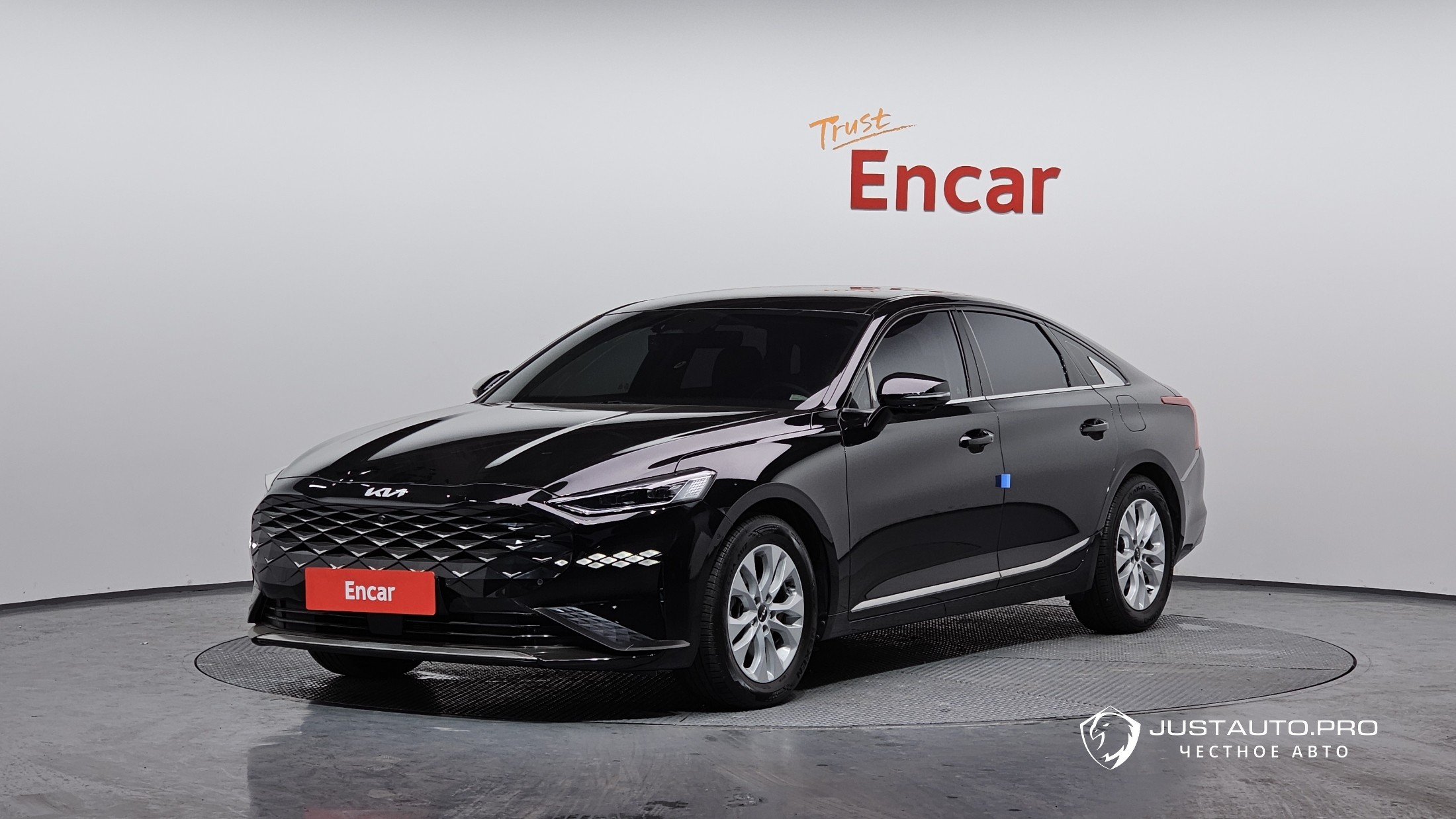 Автомобиль Kia K8