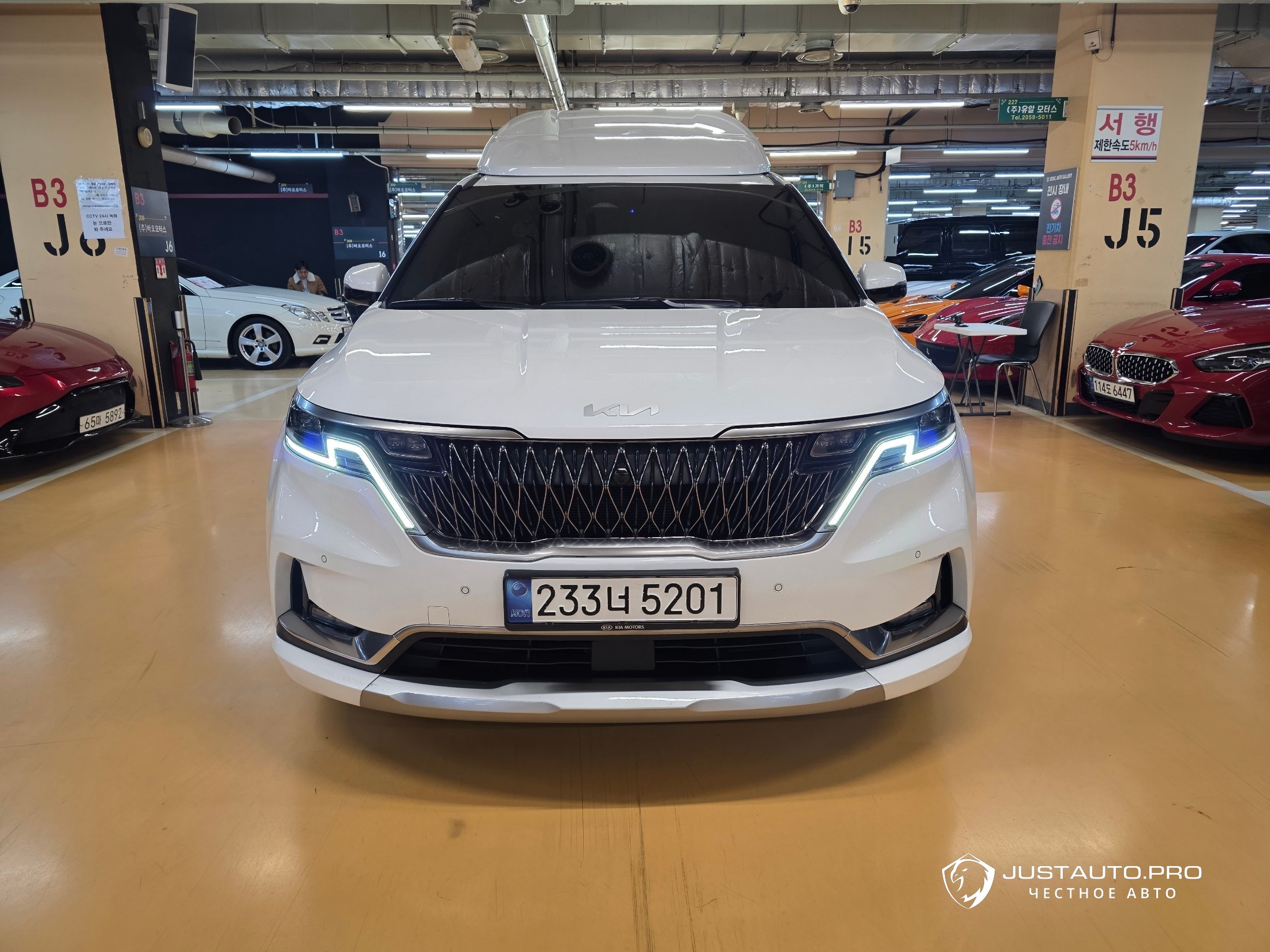 Автомобиль Kia Canival