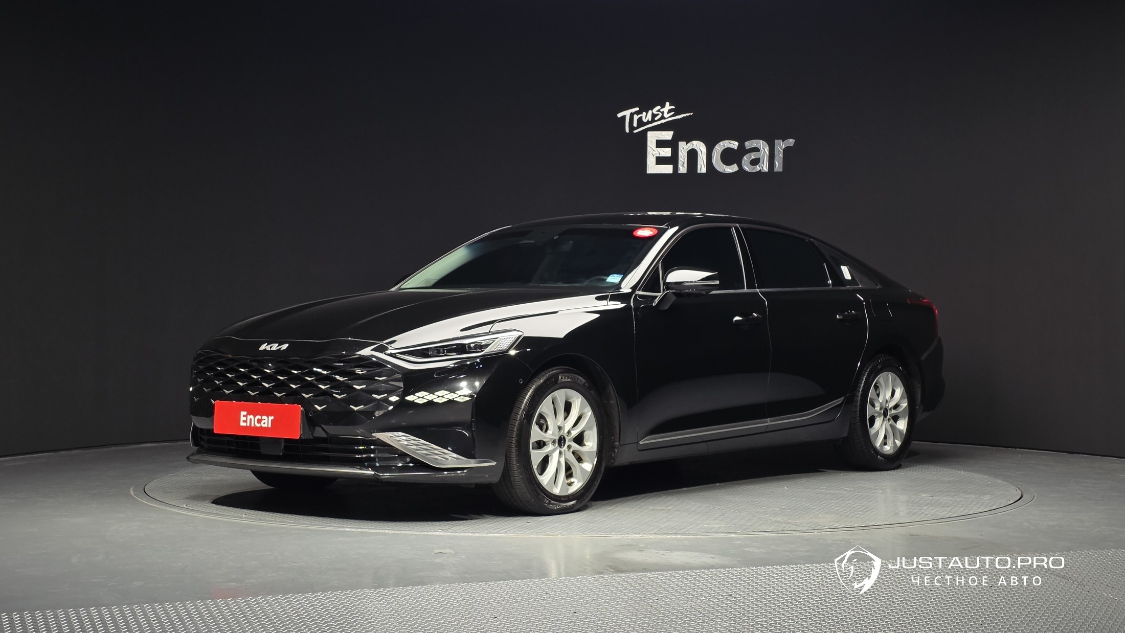 Автомобиль Kia K8