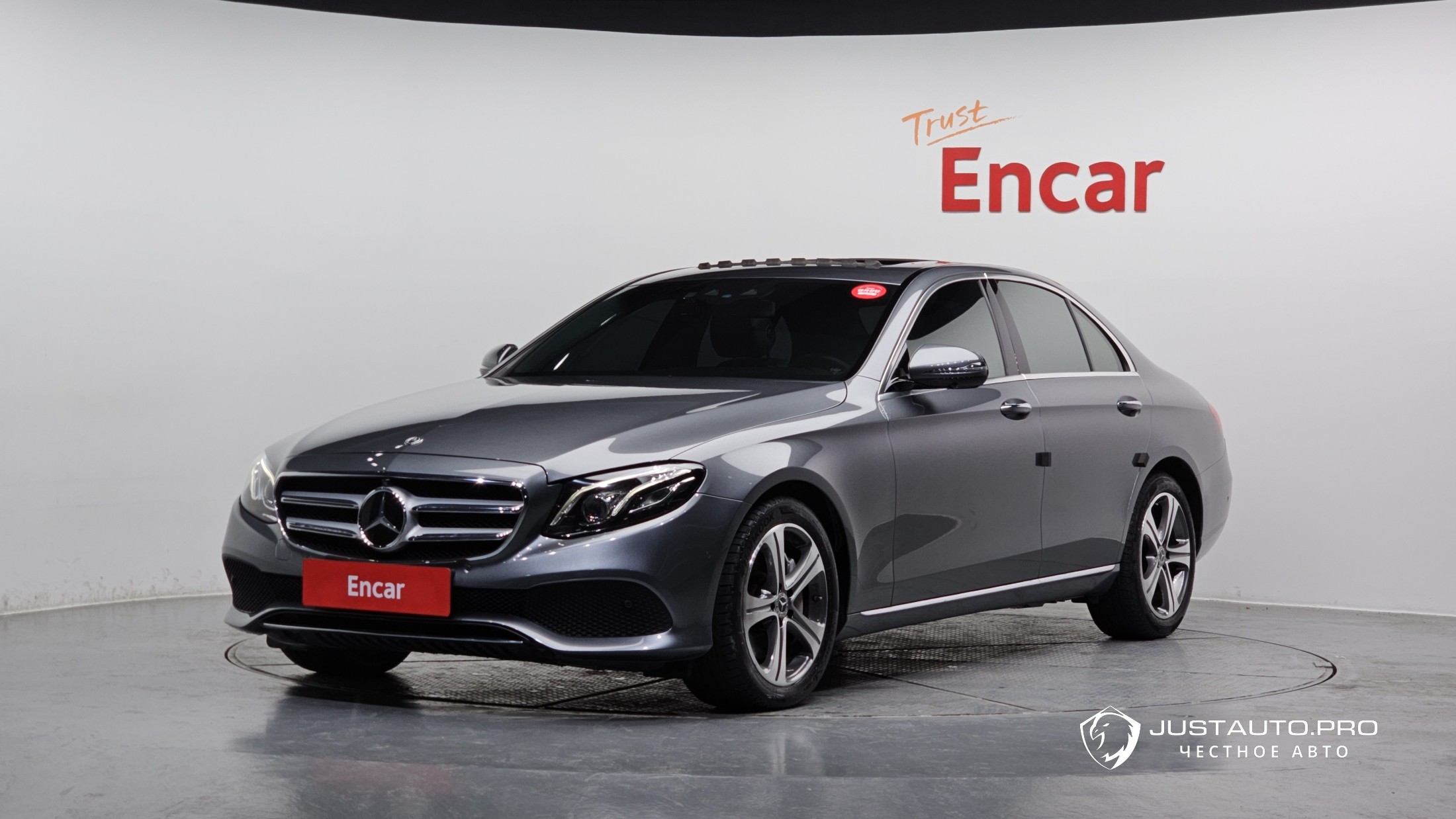 Автомобиль Mercedes-Benz E-Class