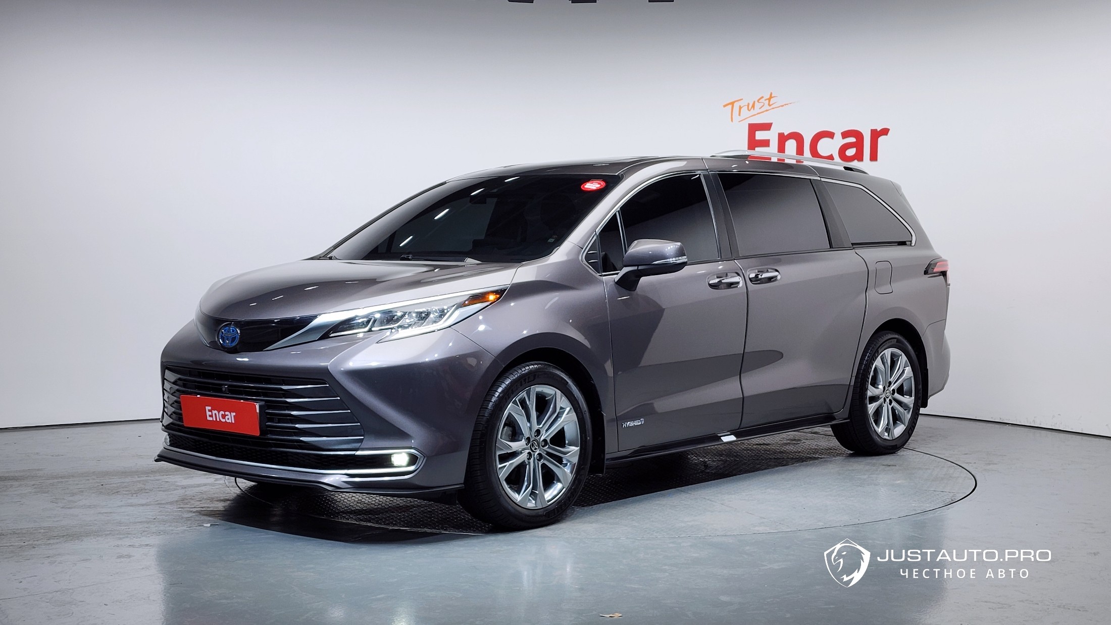 Автомобиль Toyota Sienna