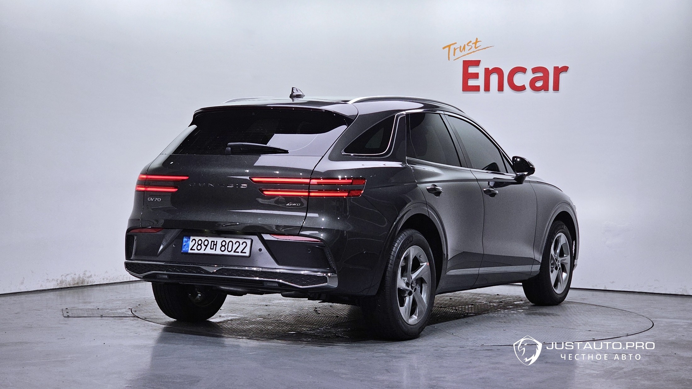 Автомобиль Genesis GV70