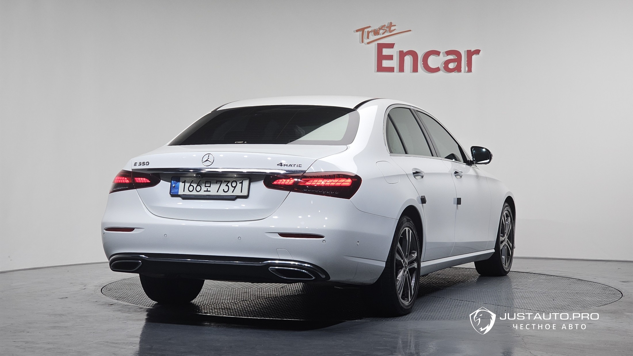 Автомобиль Mercedes-Benz E-Class