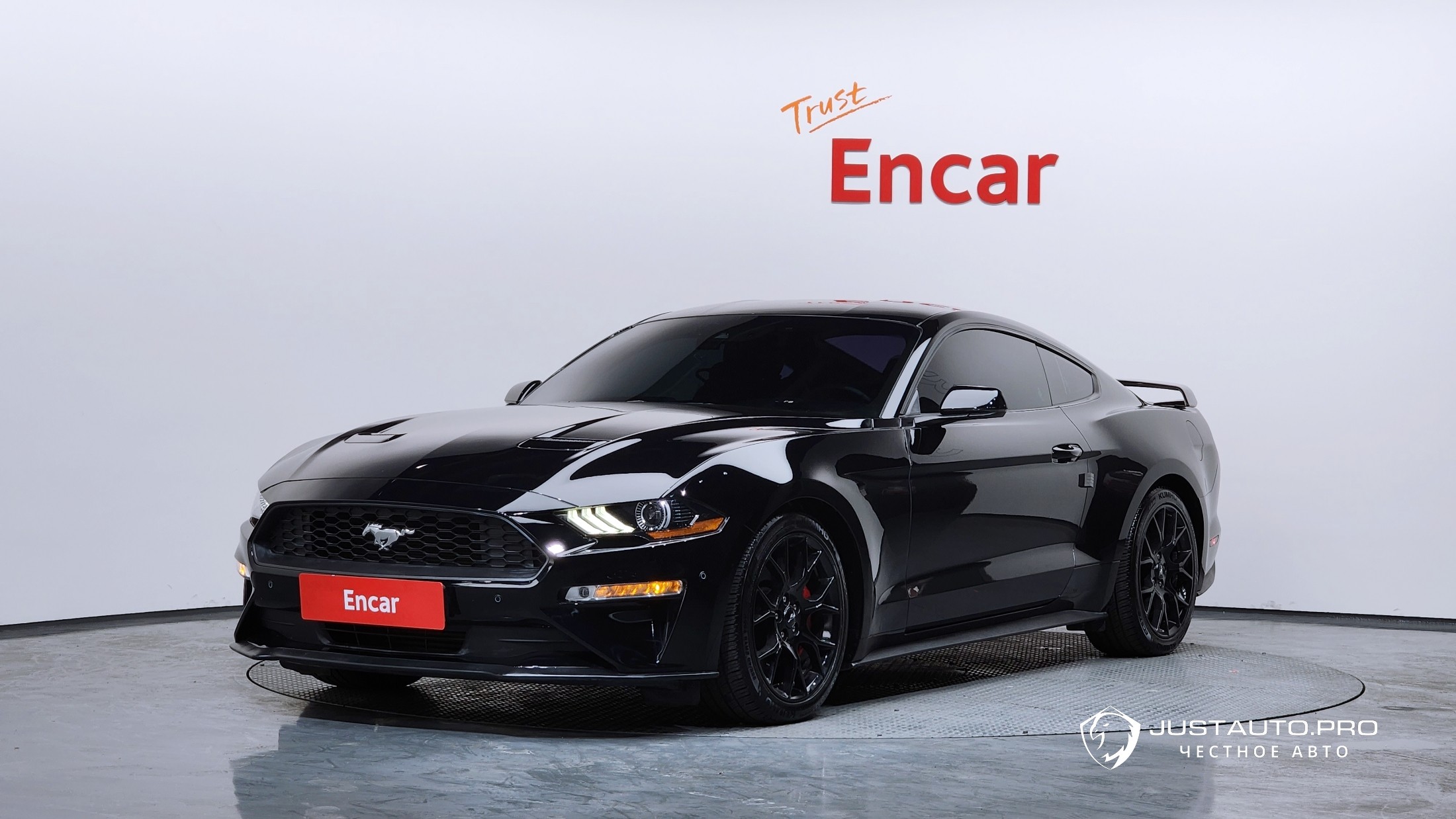 Автомобиль Ford Mustang