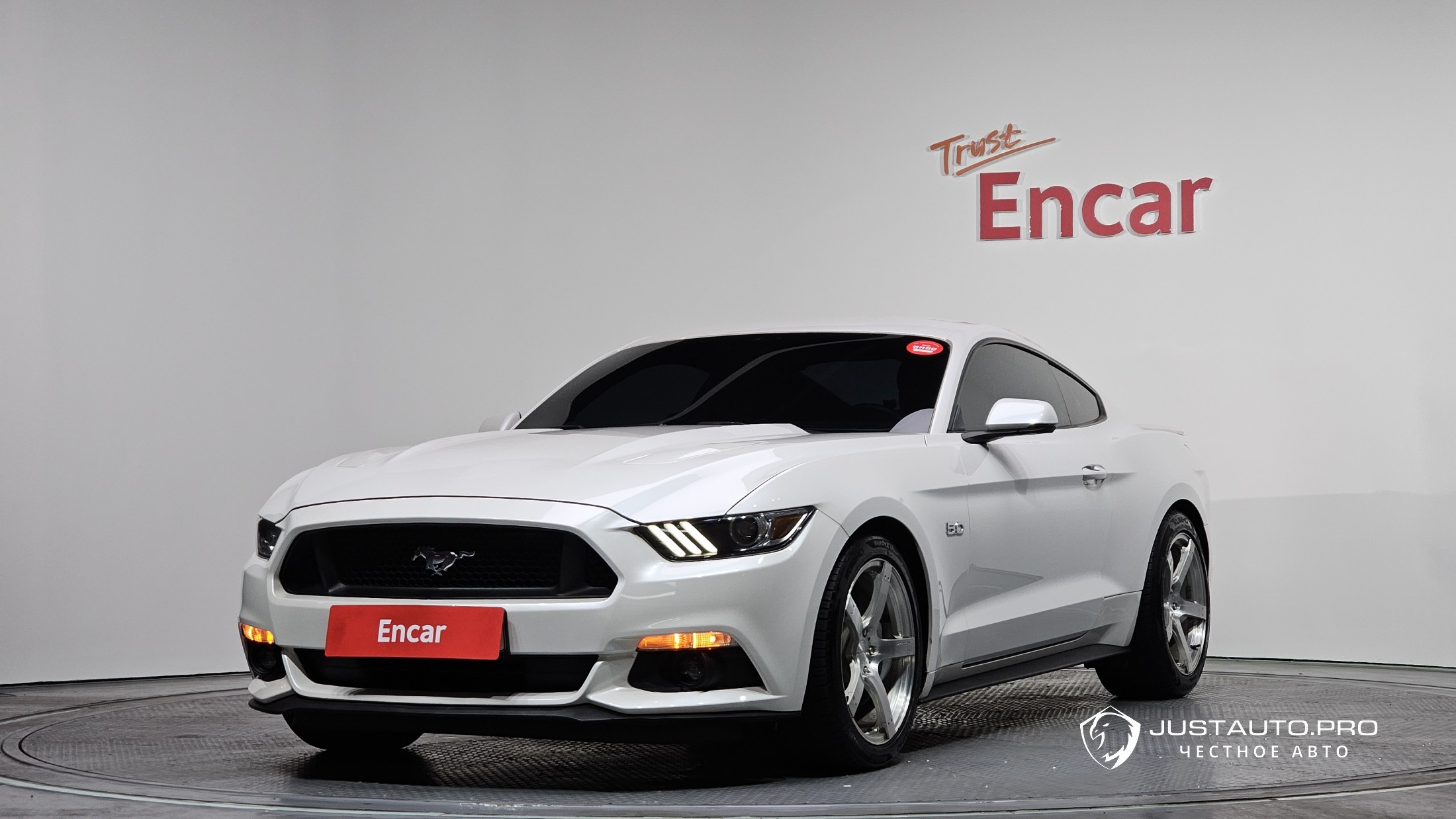 Автомобиль Ford Mustang