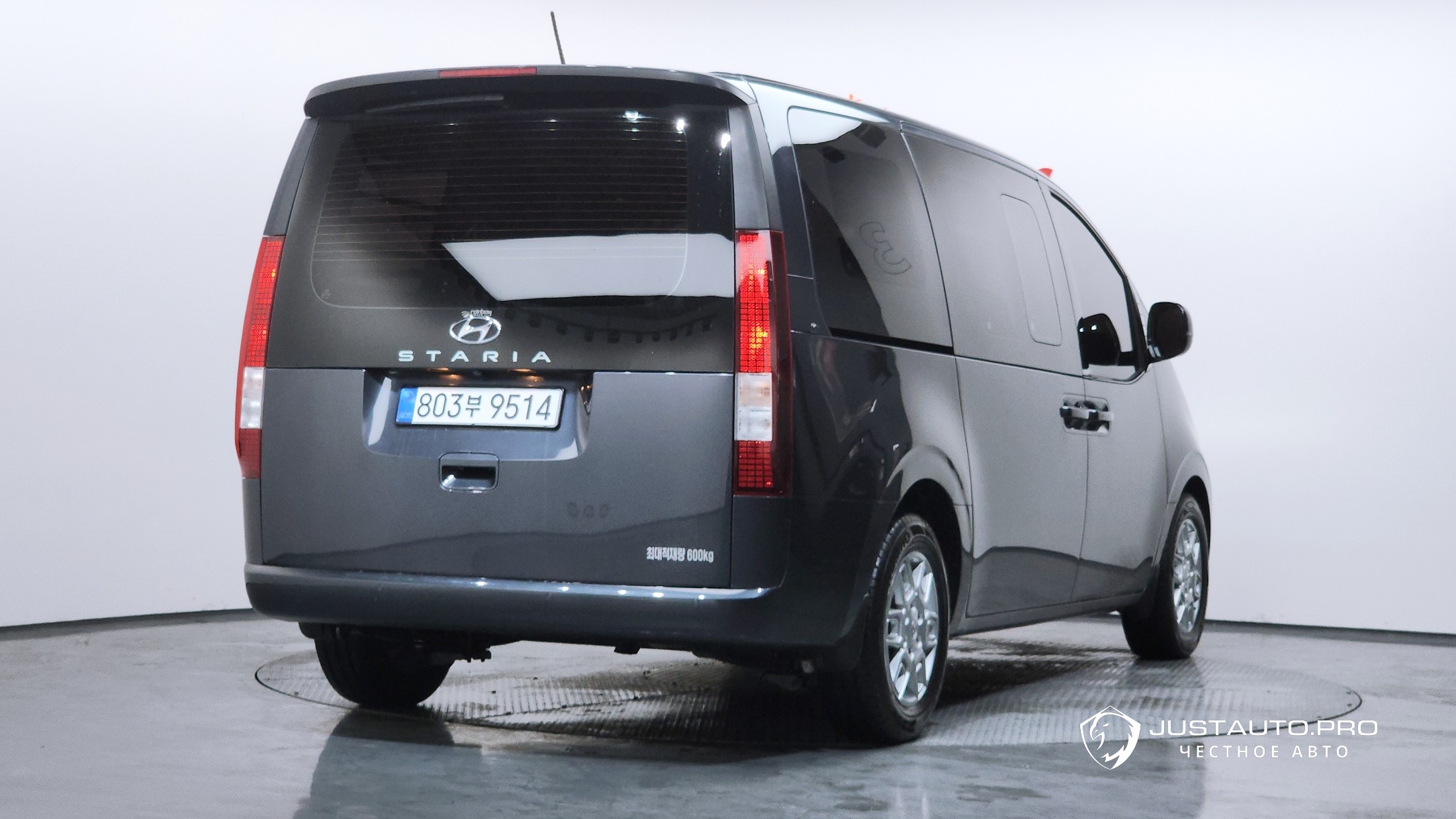 Автомобиль Hyundai Staria