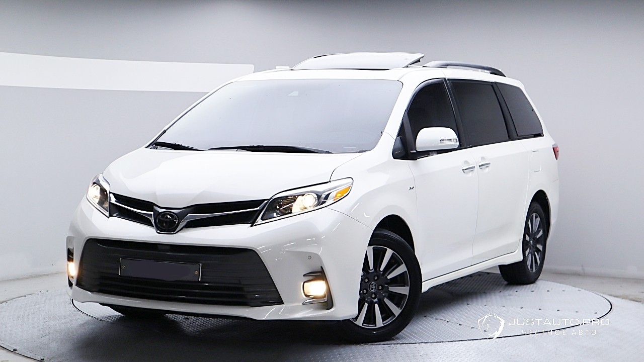 Автомобиль Toyota Sienna