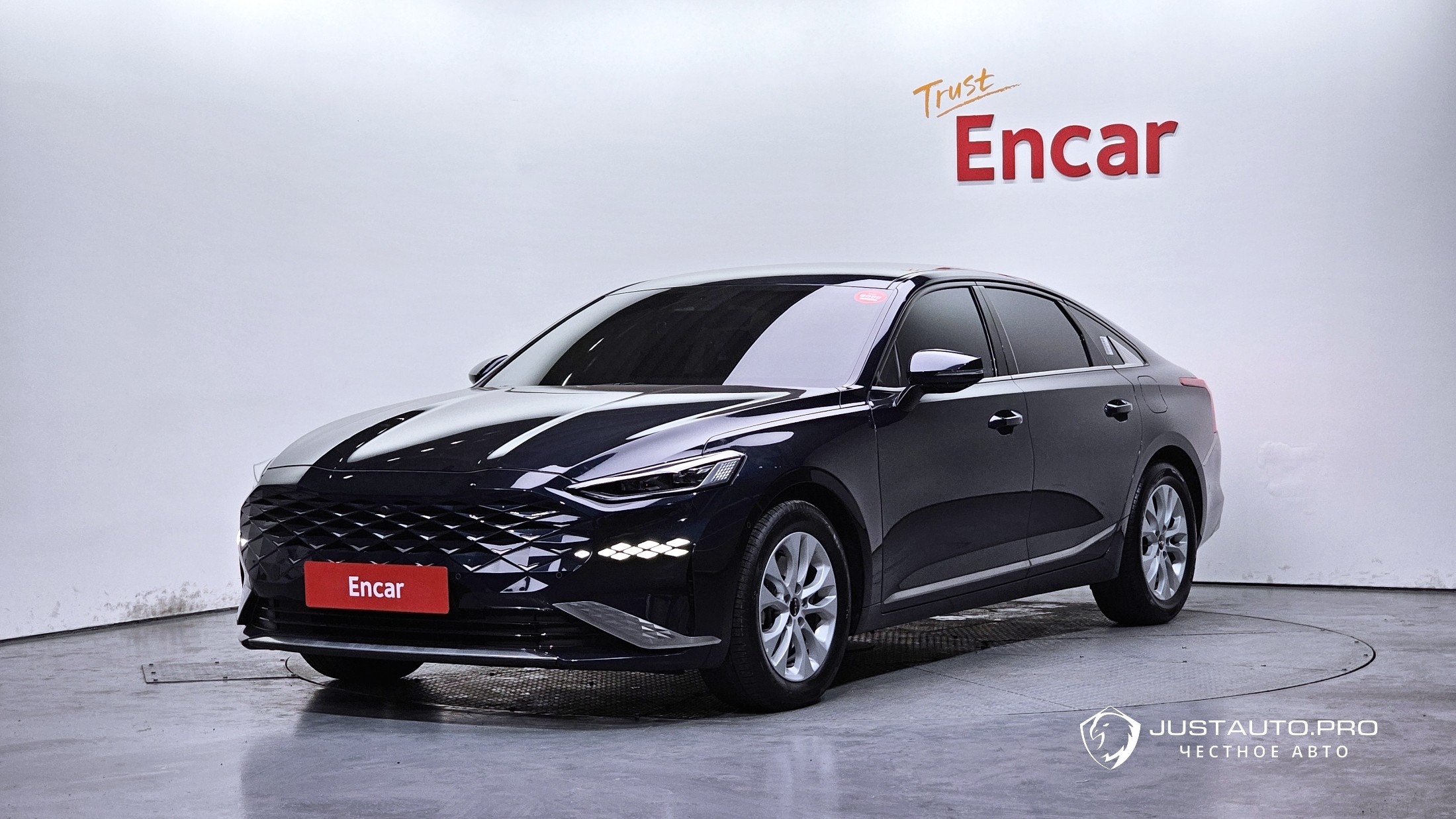 Автомобиль Kia K8