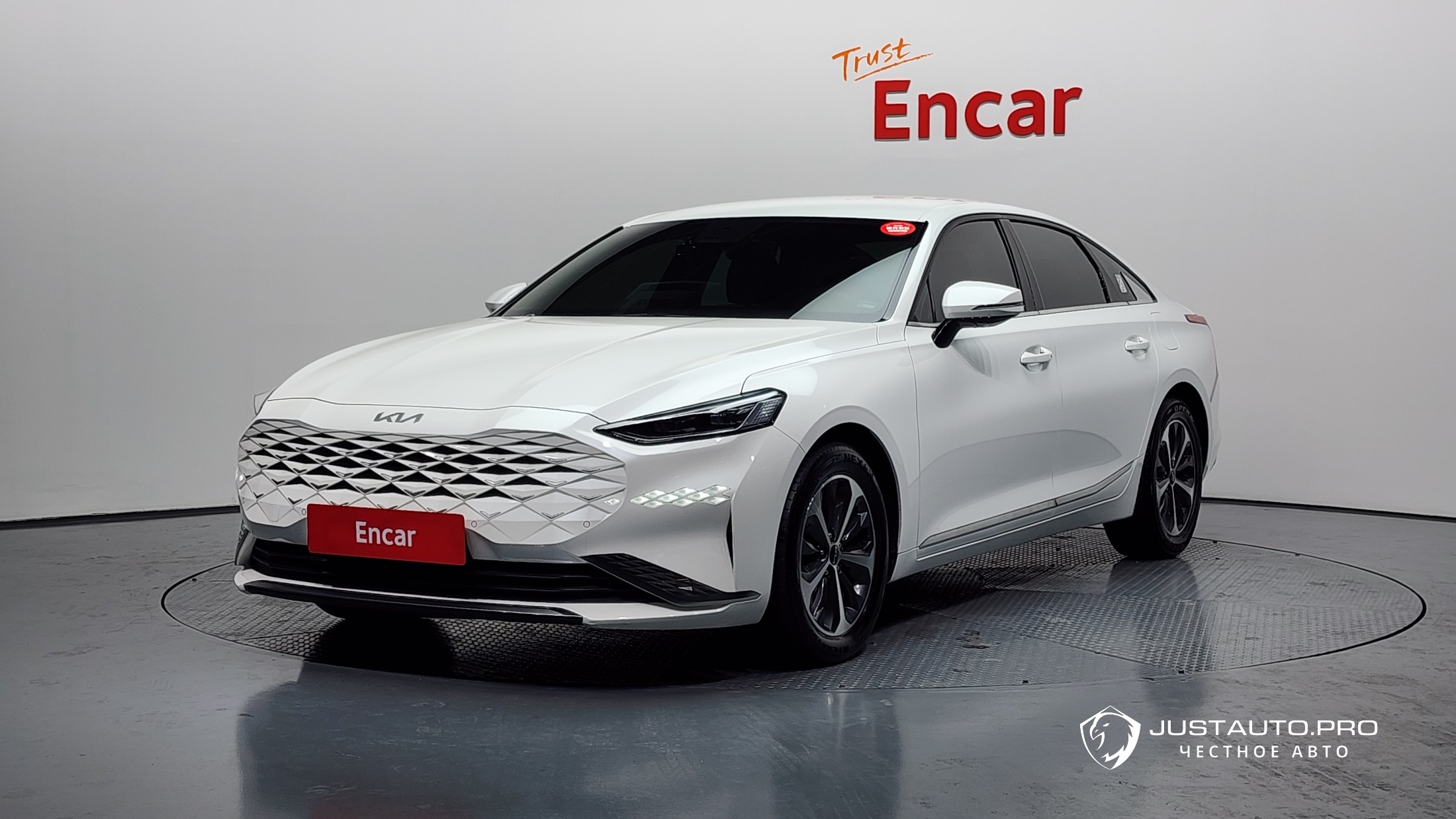 Автомобиль Kia K8