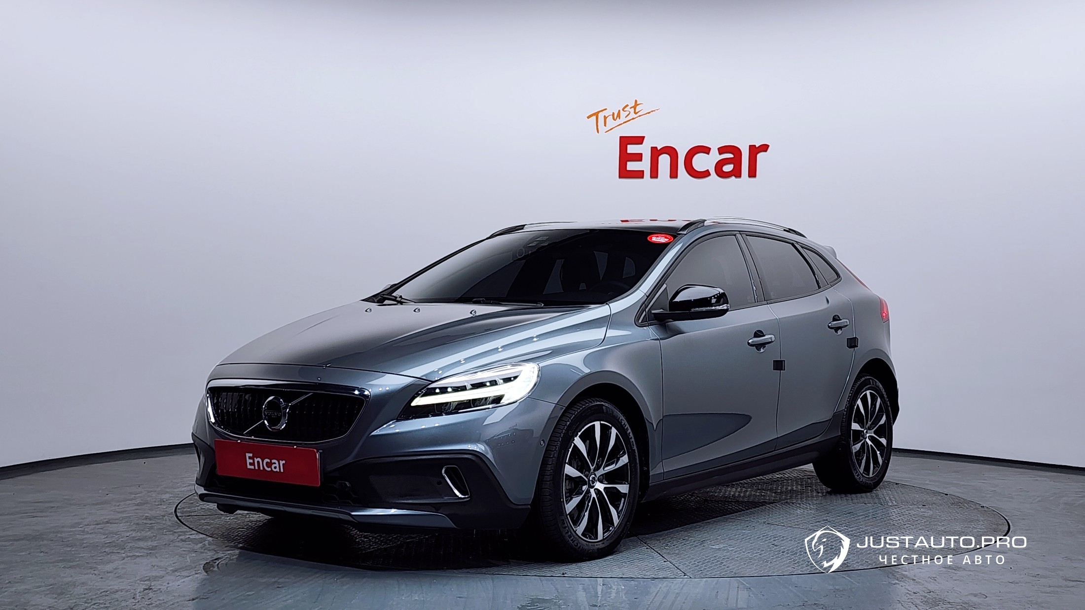 Автомобиль Volvo V40