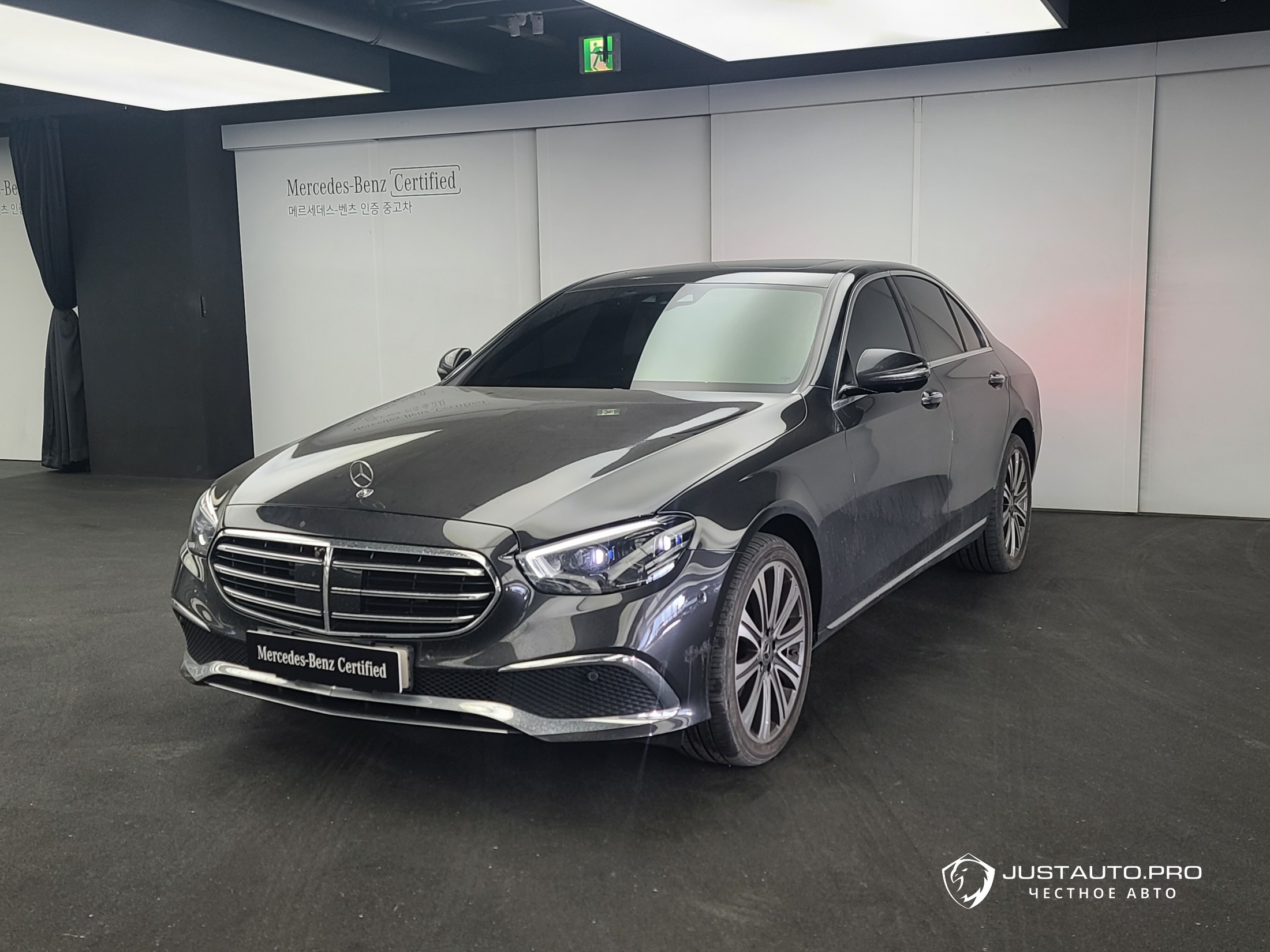 Автомобиль Mercedes-Benz E-Class