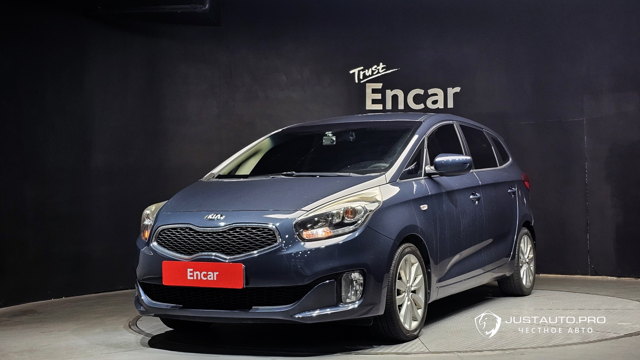 Автомобиль Kia Carens